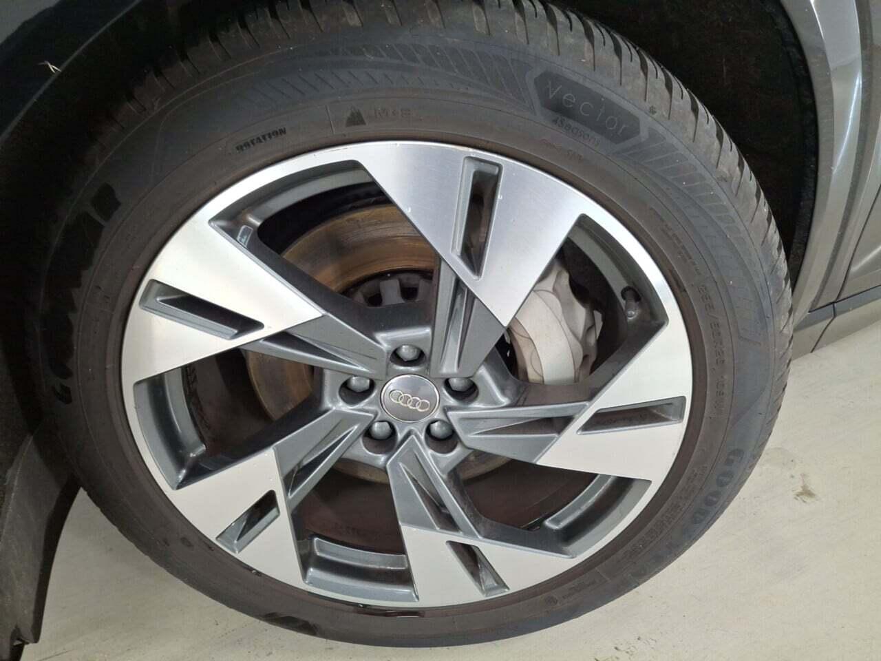 Audi E-tron 50 Quattro 24