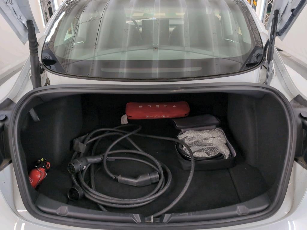 Tesla Model 3 BEV Standard RWD Plus 6