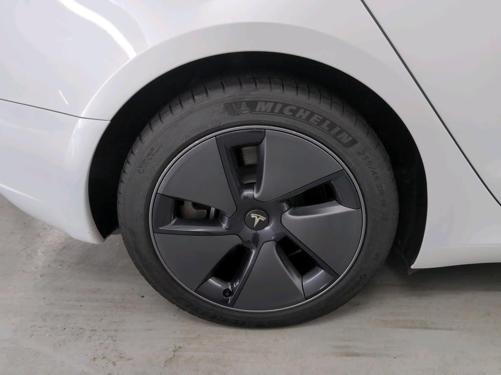 Tesla Model 3 BEV Standard RWD Plus 23