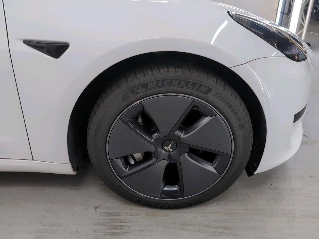 Tesla Model 3 BEV Standard RWD Plus 26