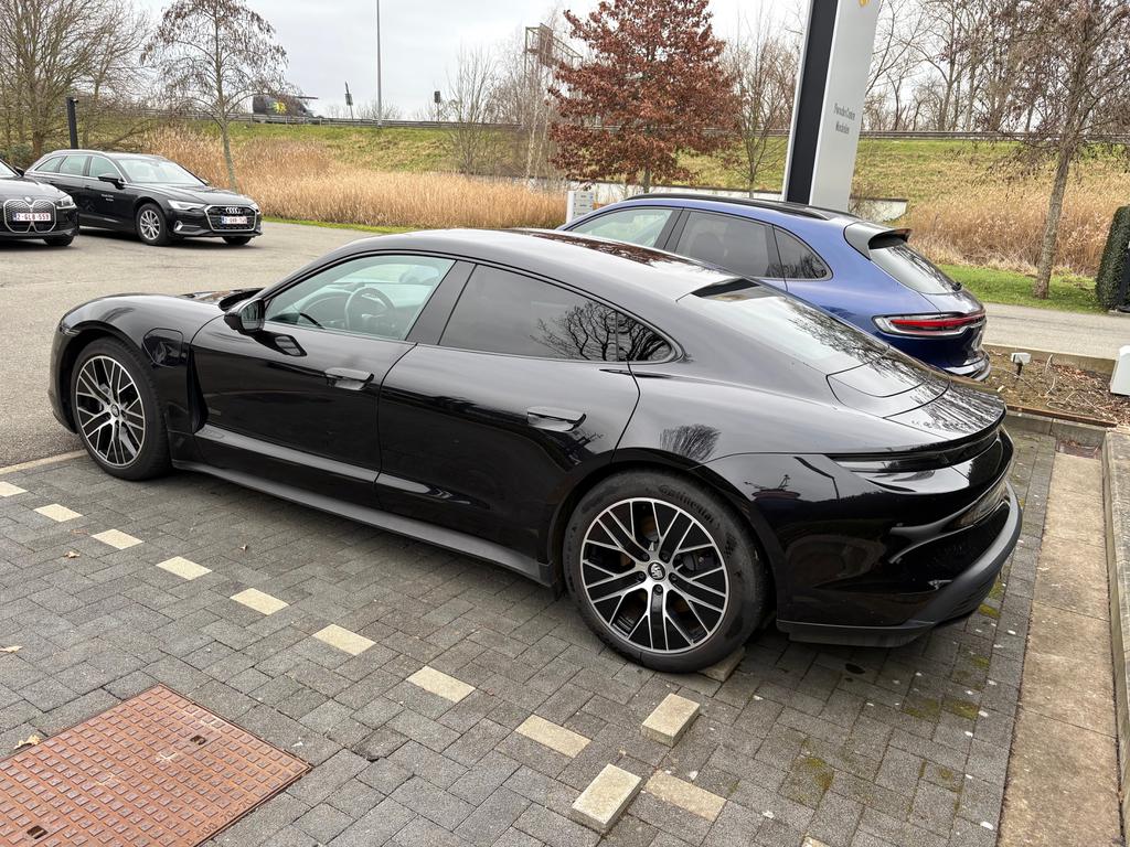 Porsche Taycan 5