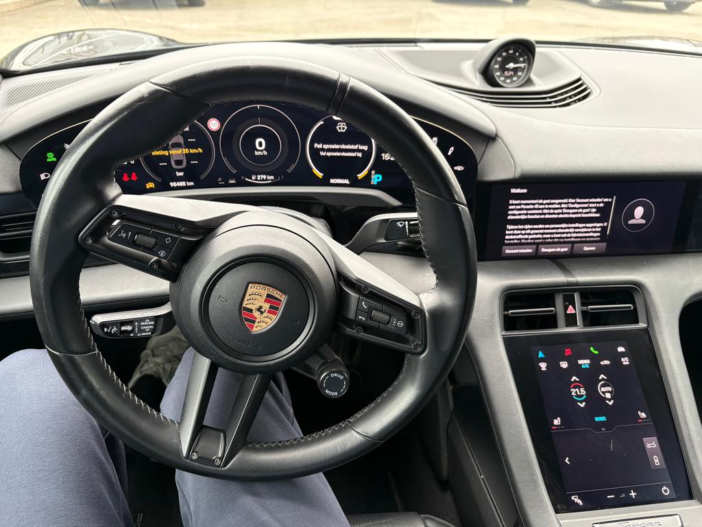 Porsche Taycan 7