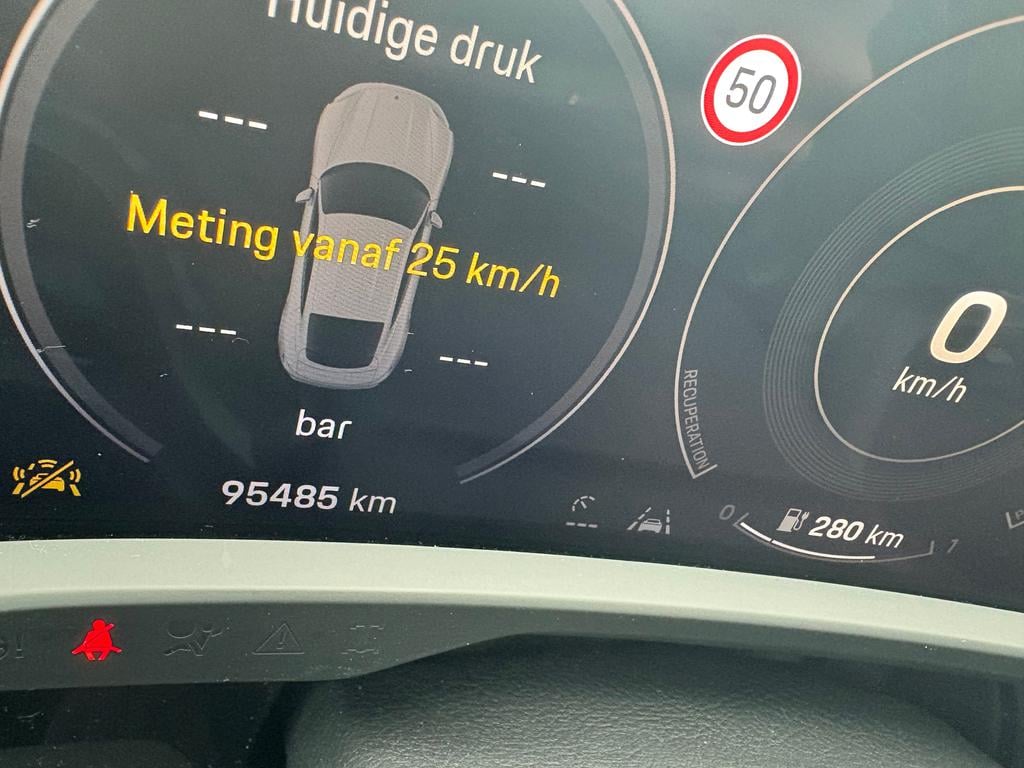 Porsche Taycan 10
