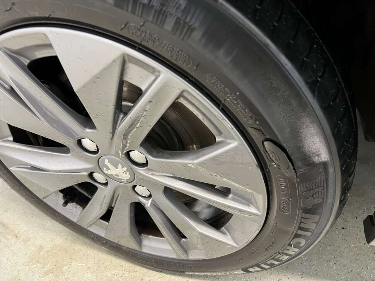 Peugeot 208 E-208 Allure Pack Connect 8