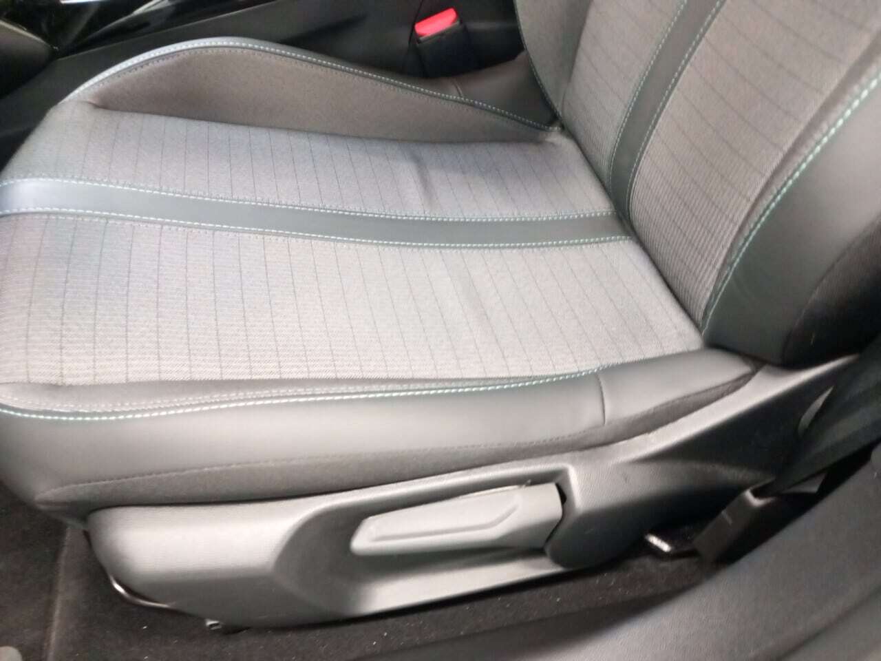 Peugeot 208 E-208 Allure Pack Connect 22