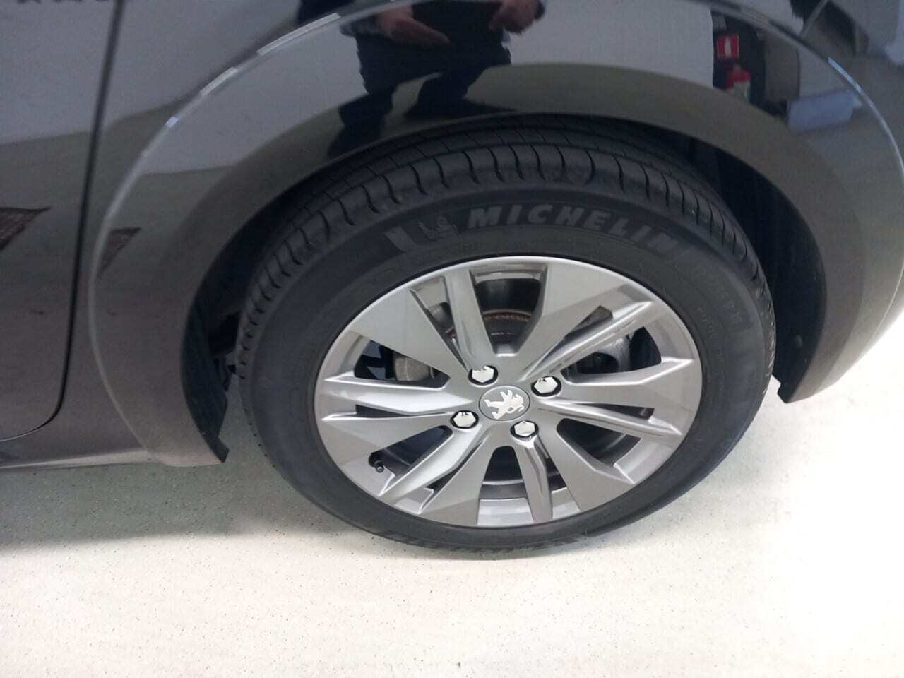 Peugeot 208 E-208 Allure Pack Connect 23