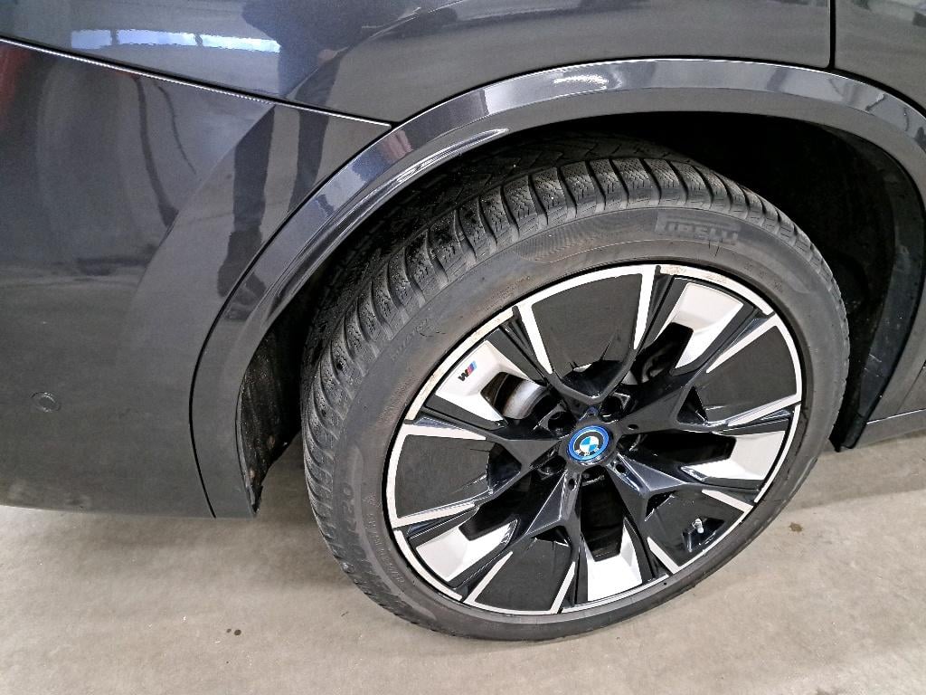 BMW iX3 31