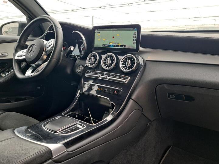 Mercedes-Benz GLC 300de Coupe Plug-In Hybrid AMG 4Matic 5