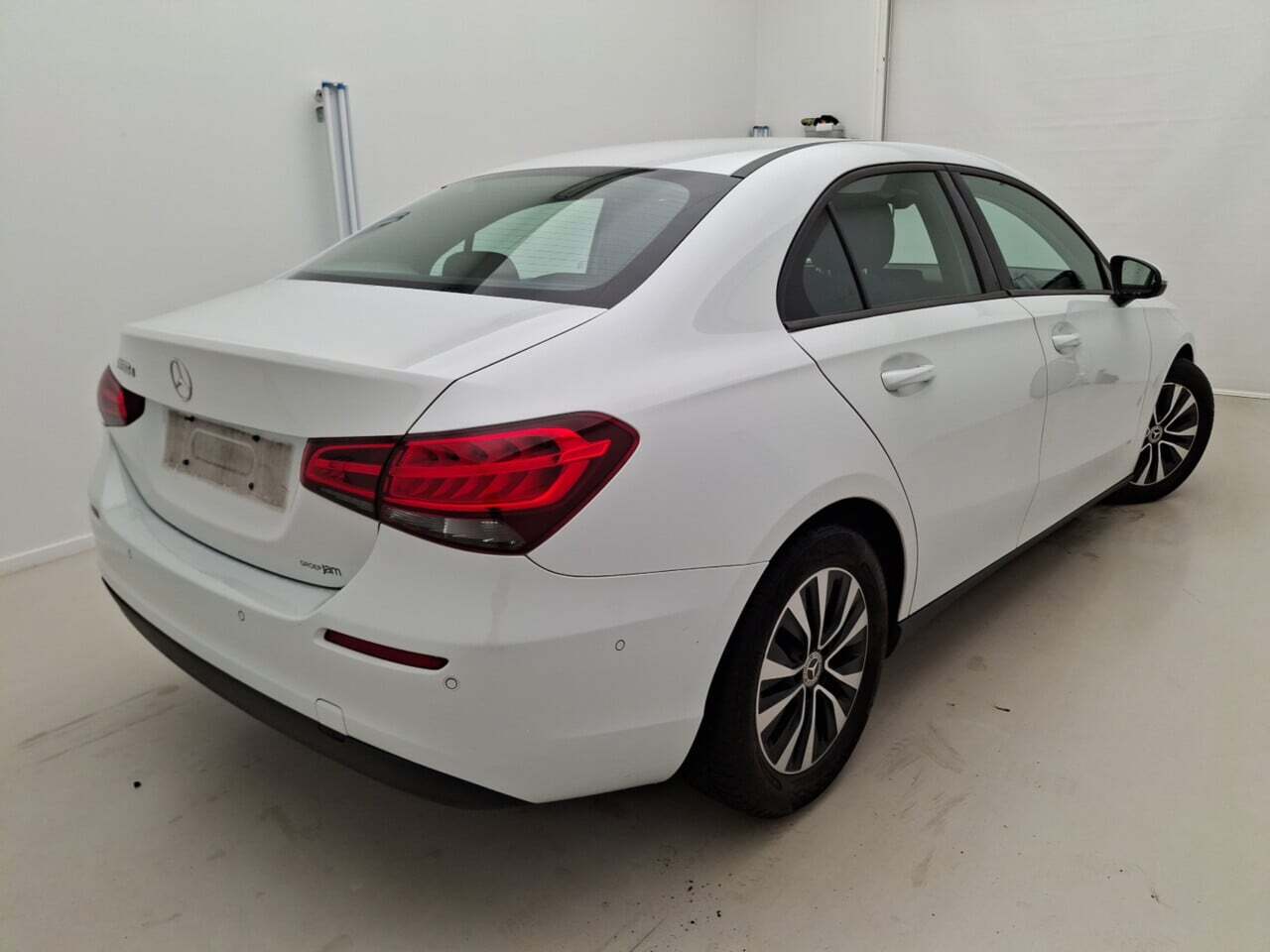 Mercedes-Benz A 180d Limousine 3