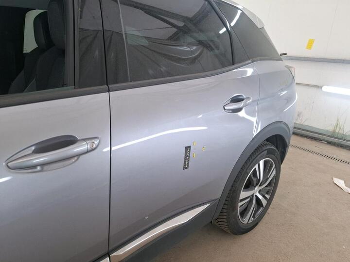 Peugeot 3008 1.2 PureTech Allure 17