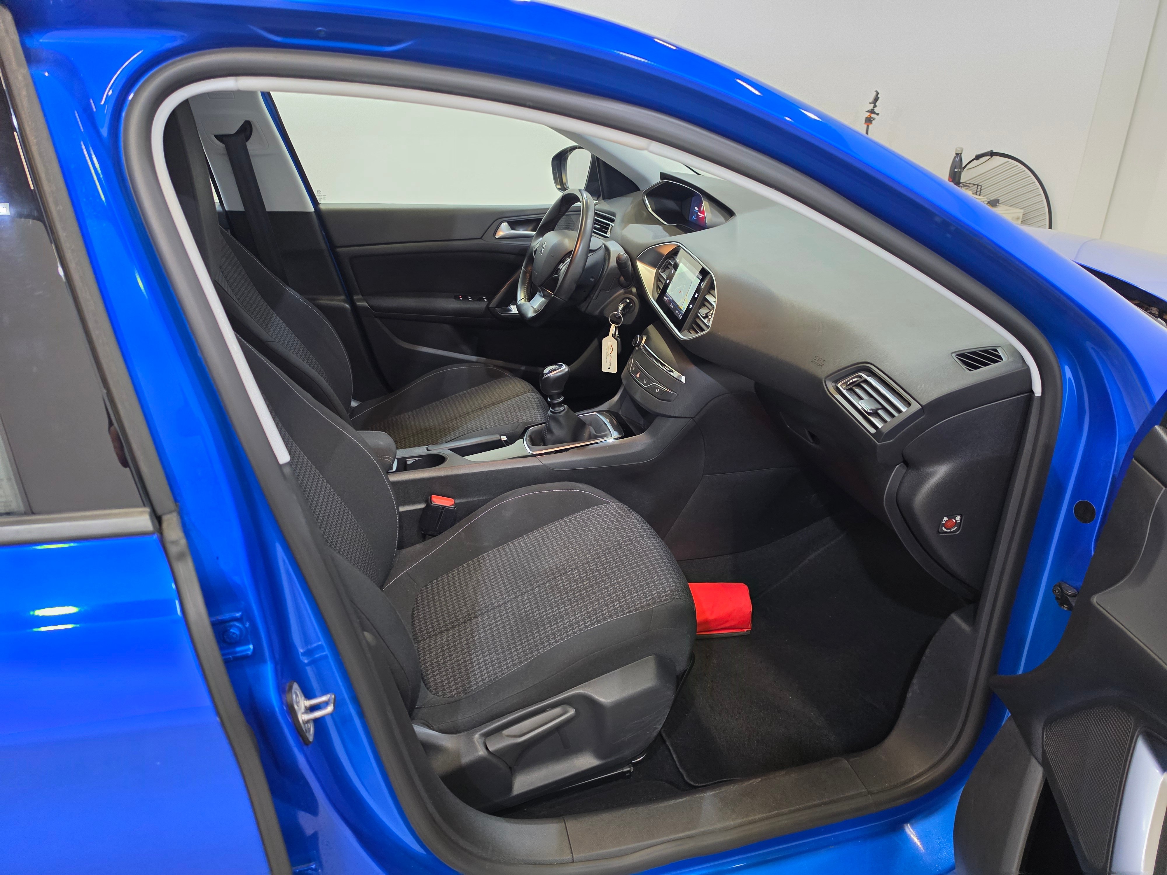 Peugeot 308 1.5 BlueHDi I-Cockpit Navi Klima PDC 11