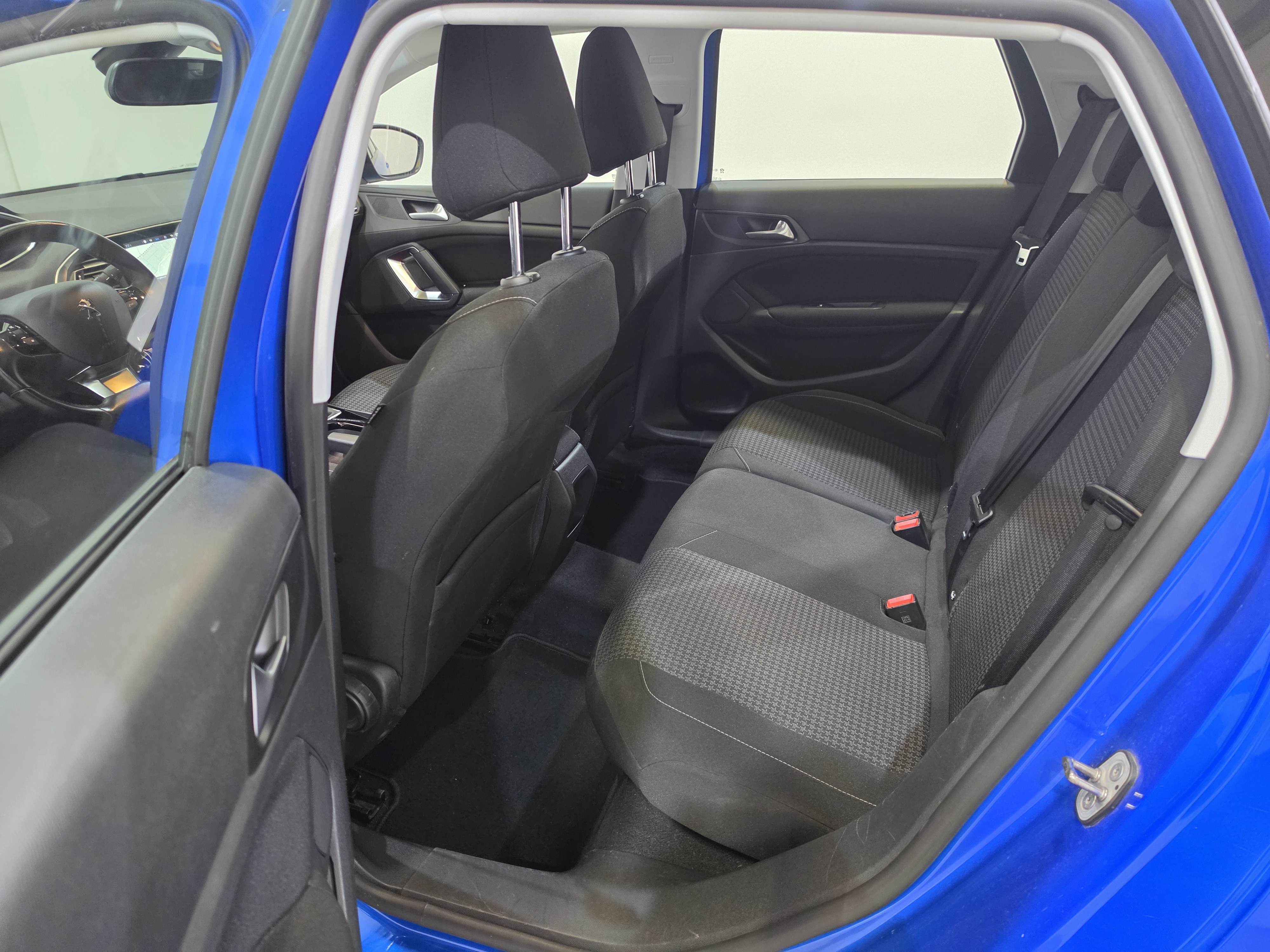 Peugeot 308 1.5 BlueHDi I-Cockpit Navi Klima PDC 12