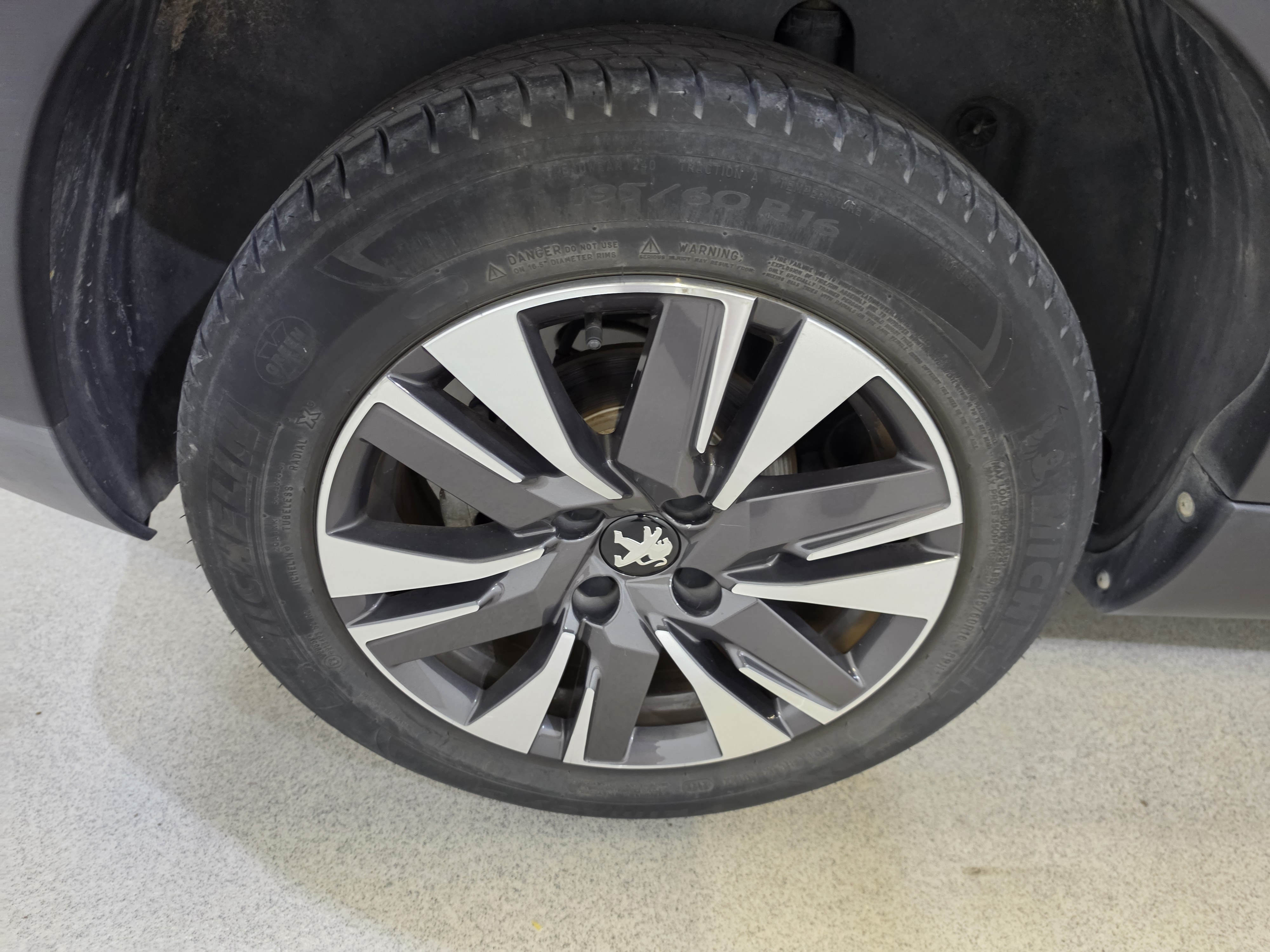 Peugeot 2008 1.2 PureTech Allure 36
