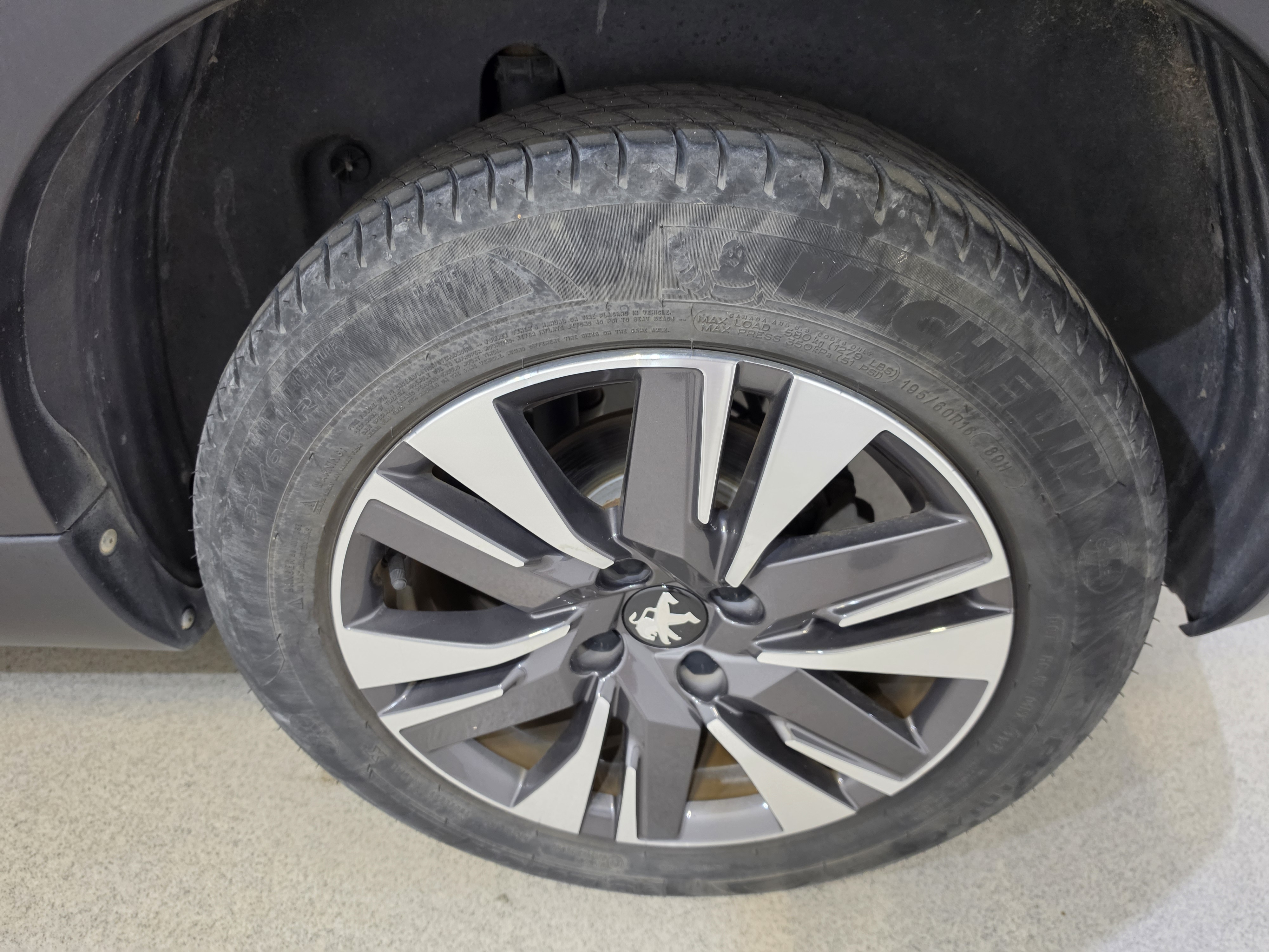 Peugeot 2008 1.2 PureTech Allure 35