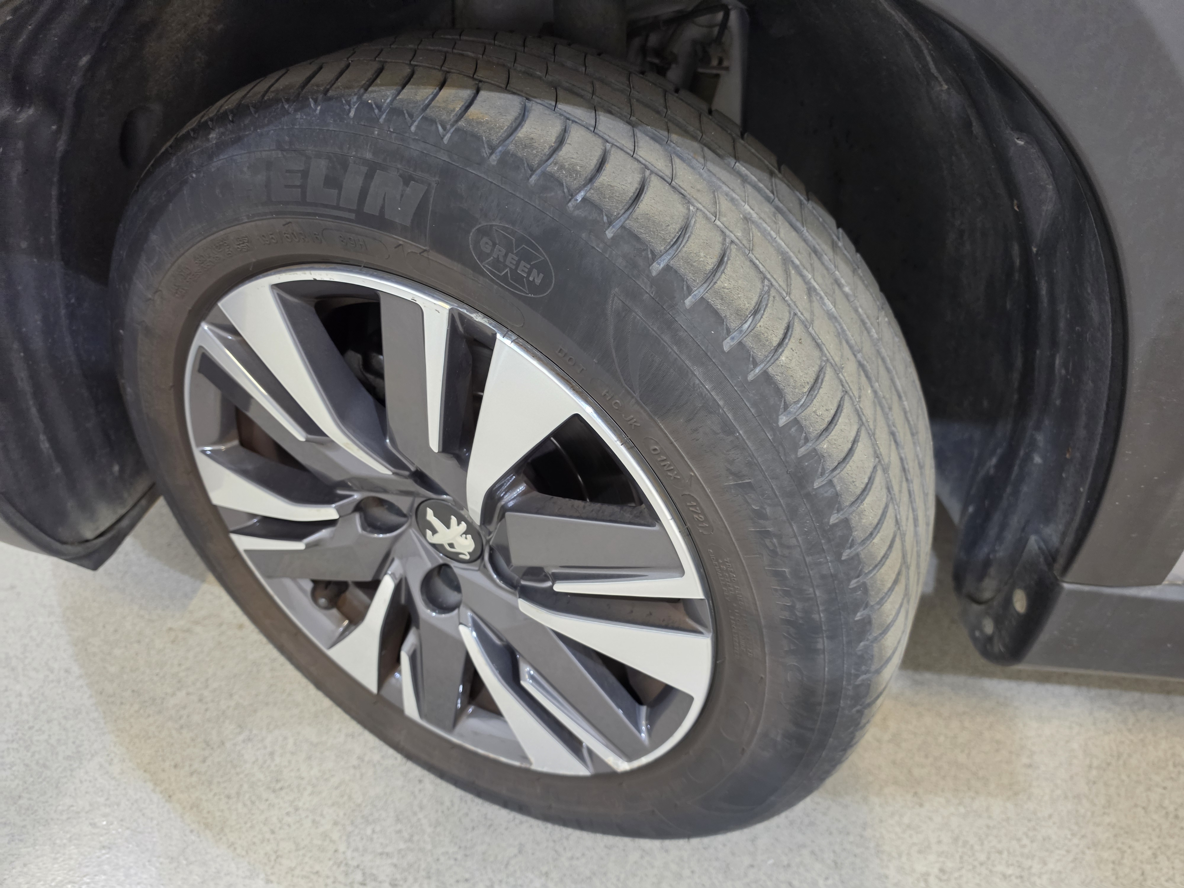 Peugeot 2008 1.2 PureTech Allure 34