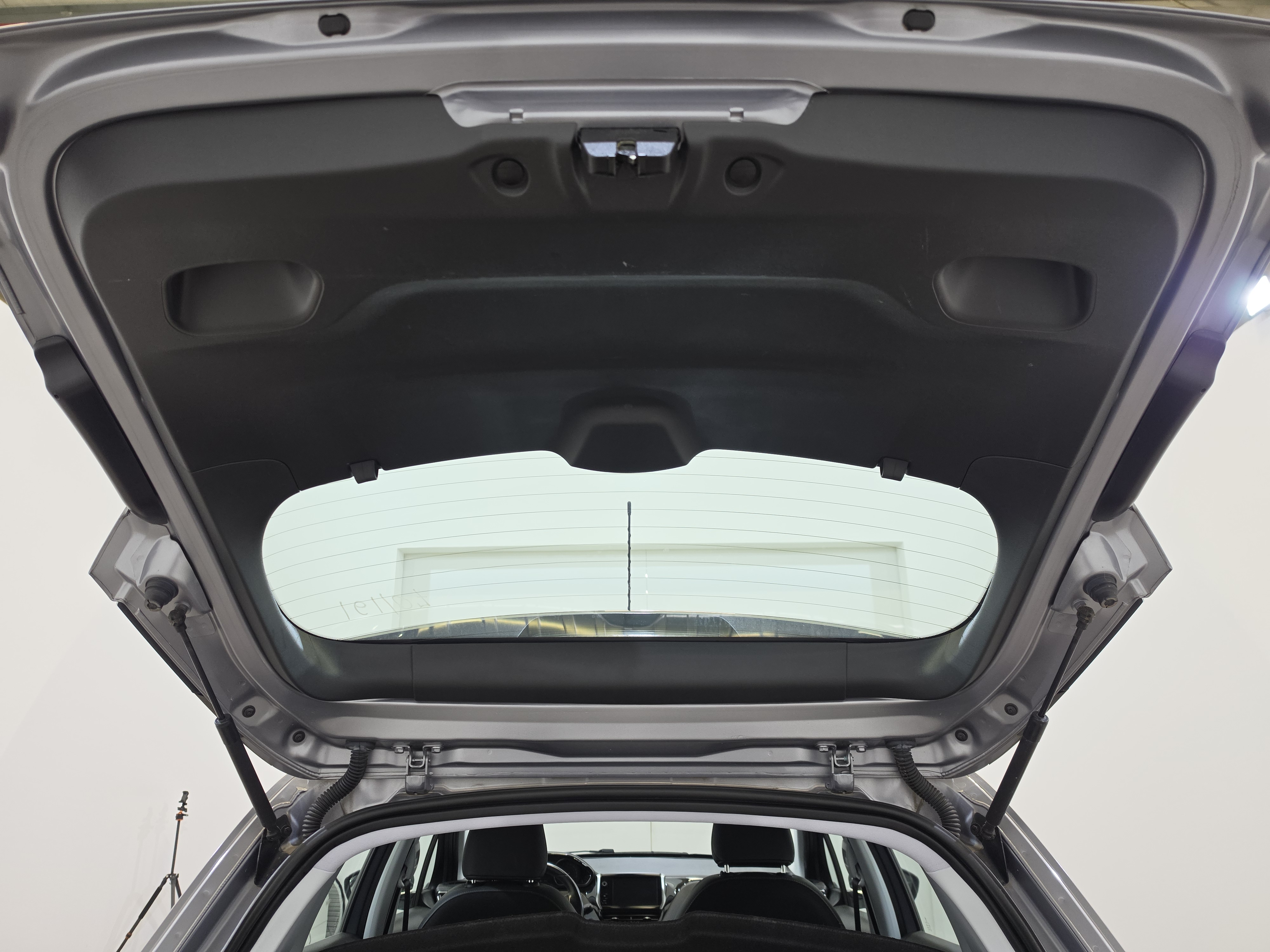Peugeot 2008 1.2 PureTech Allure 16