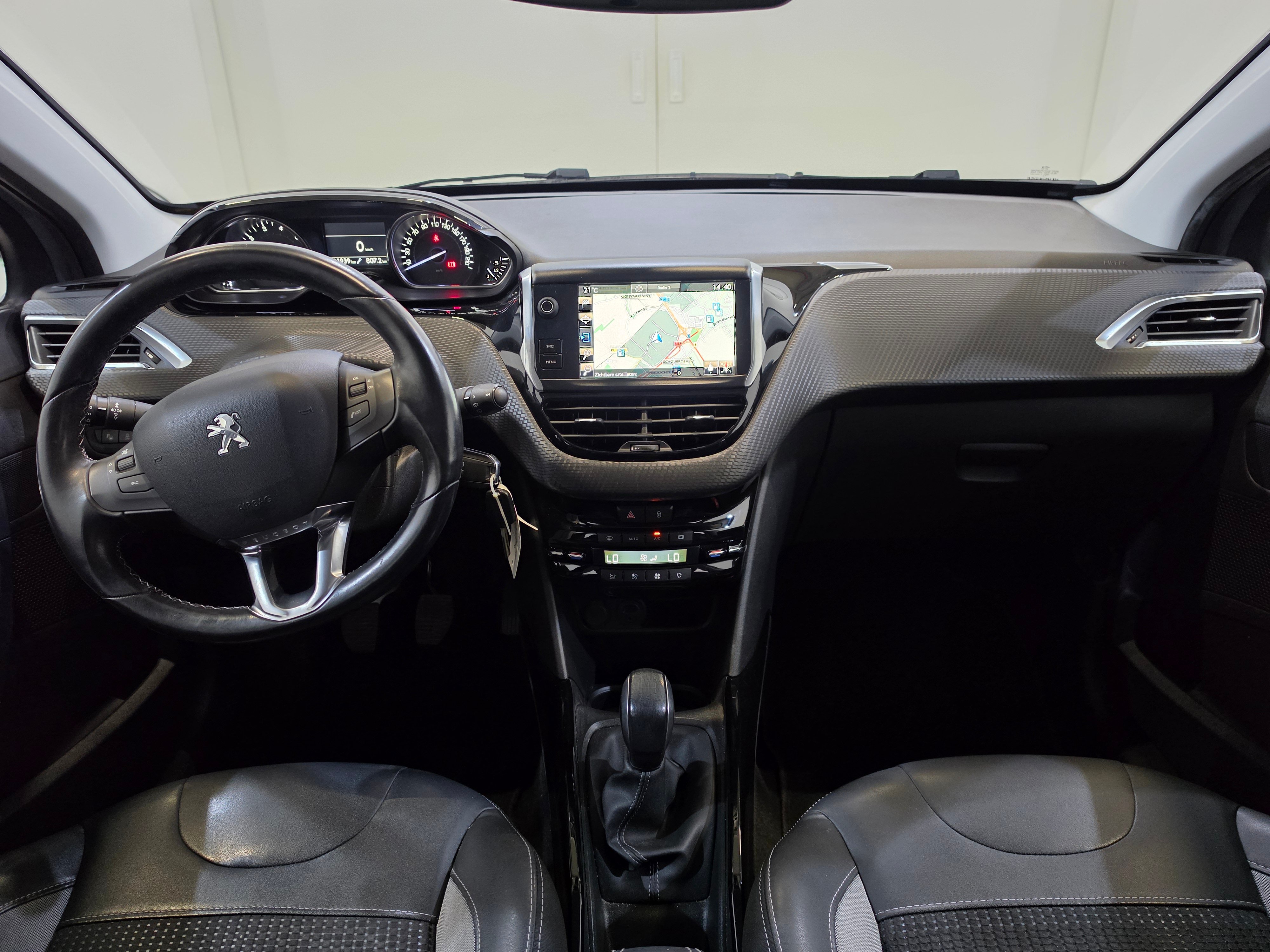 Peugeot 2008 1.2 PureTech Allure 8