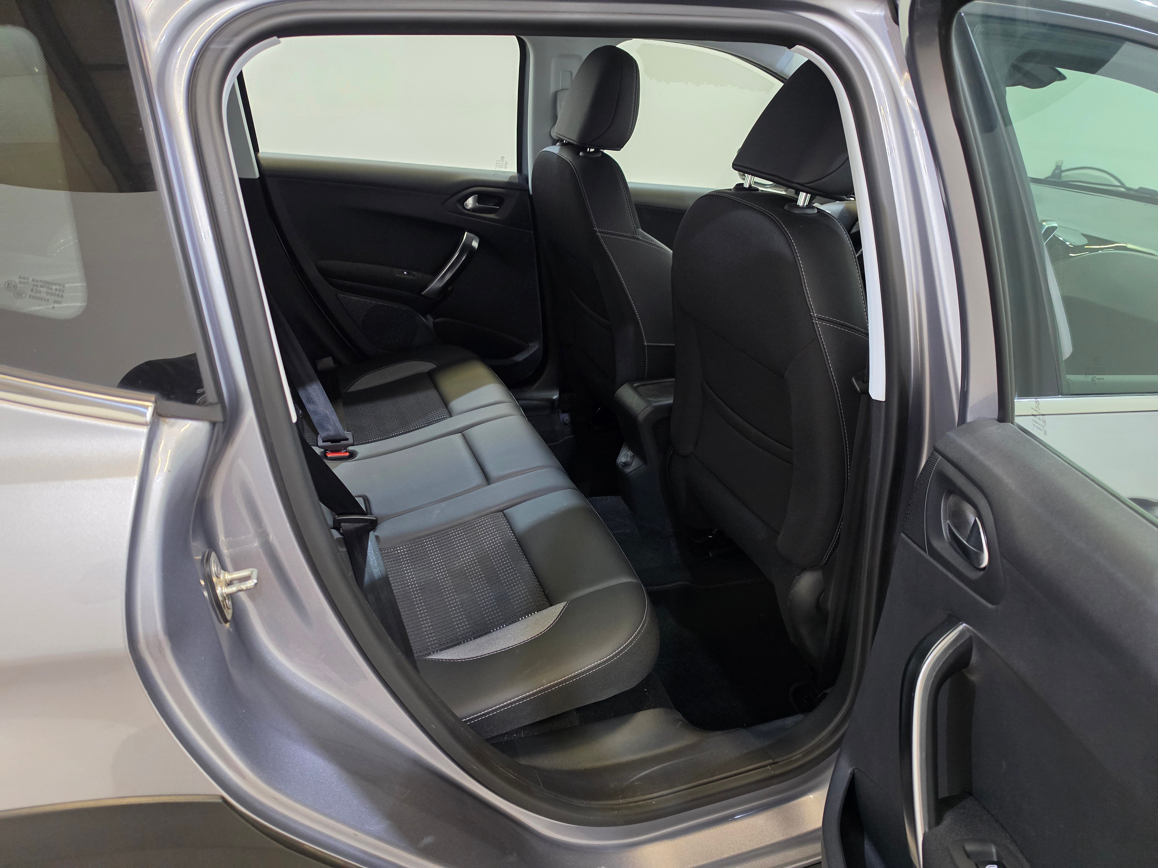 Peugeot 2008 1.2 PureTech Allure 13