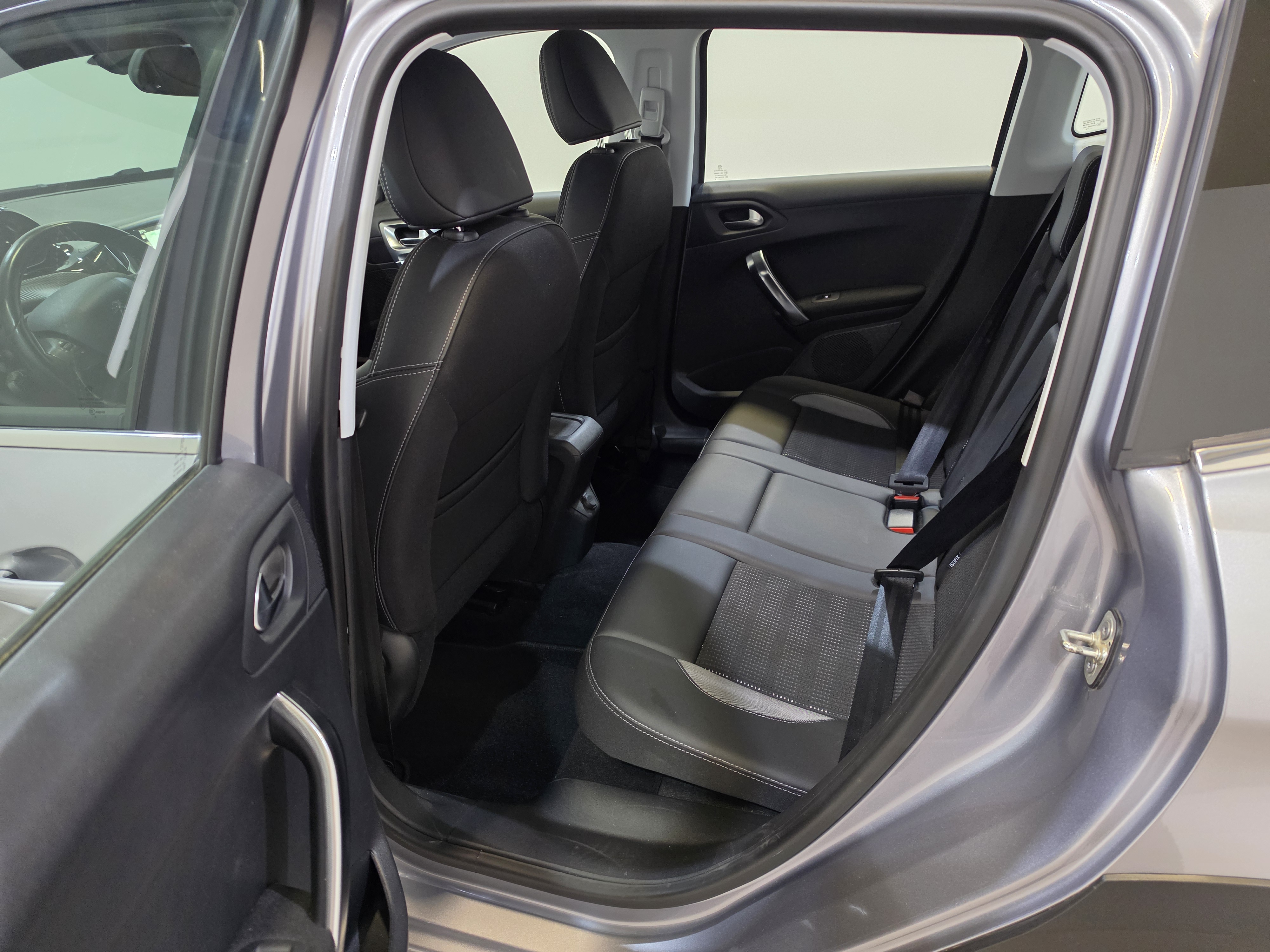 Peugeot 2008 1.2 PureTech Allure 12
