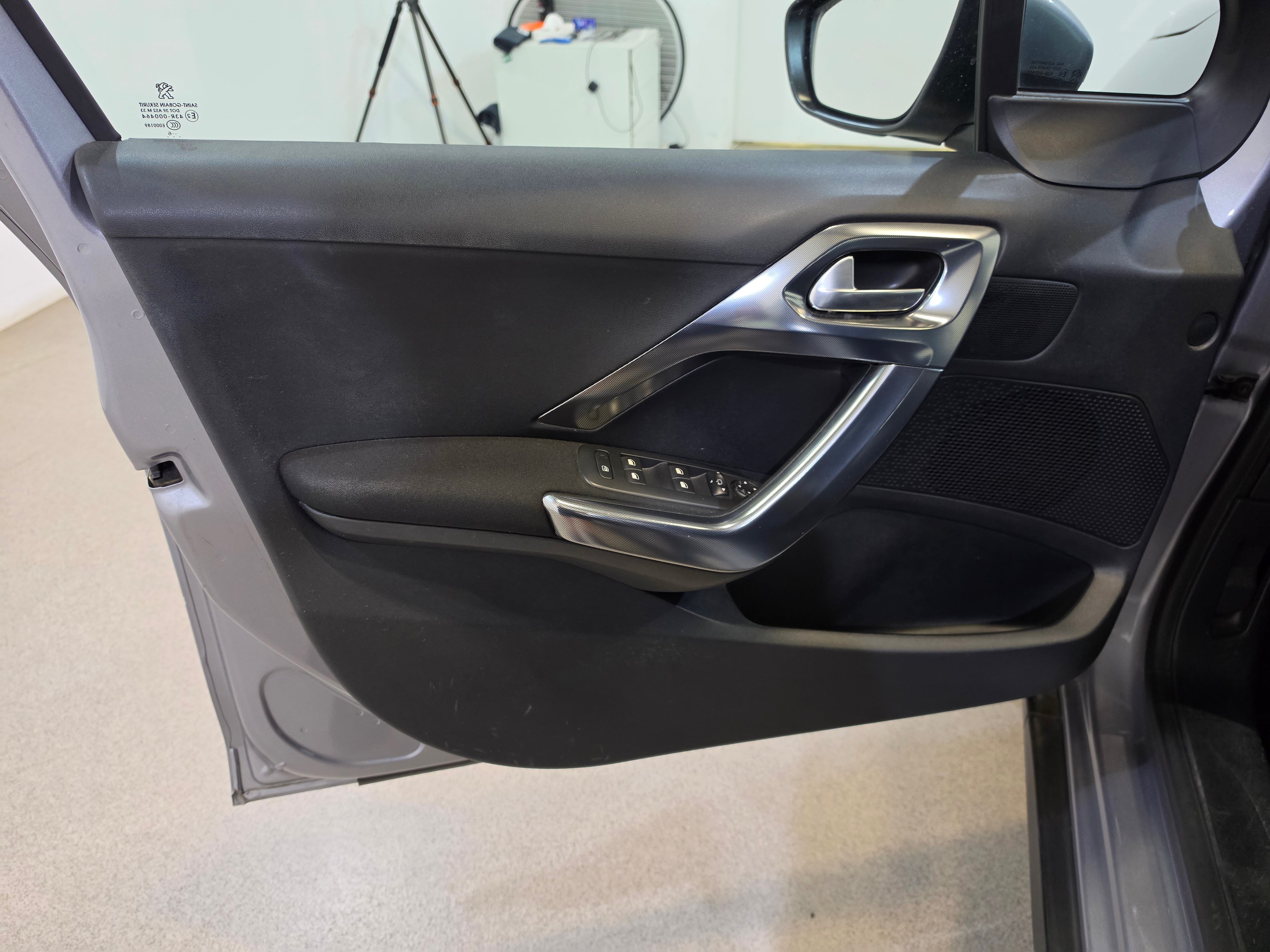 Peugeot 2008 1.2 PureTech Allure 17