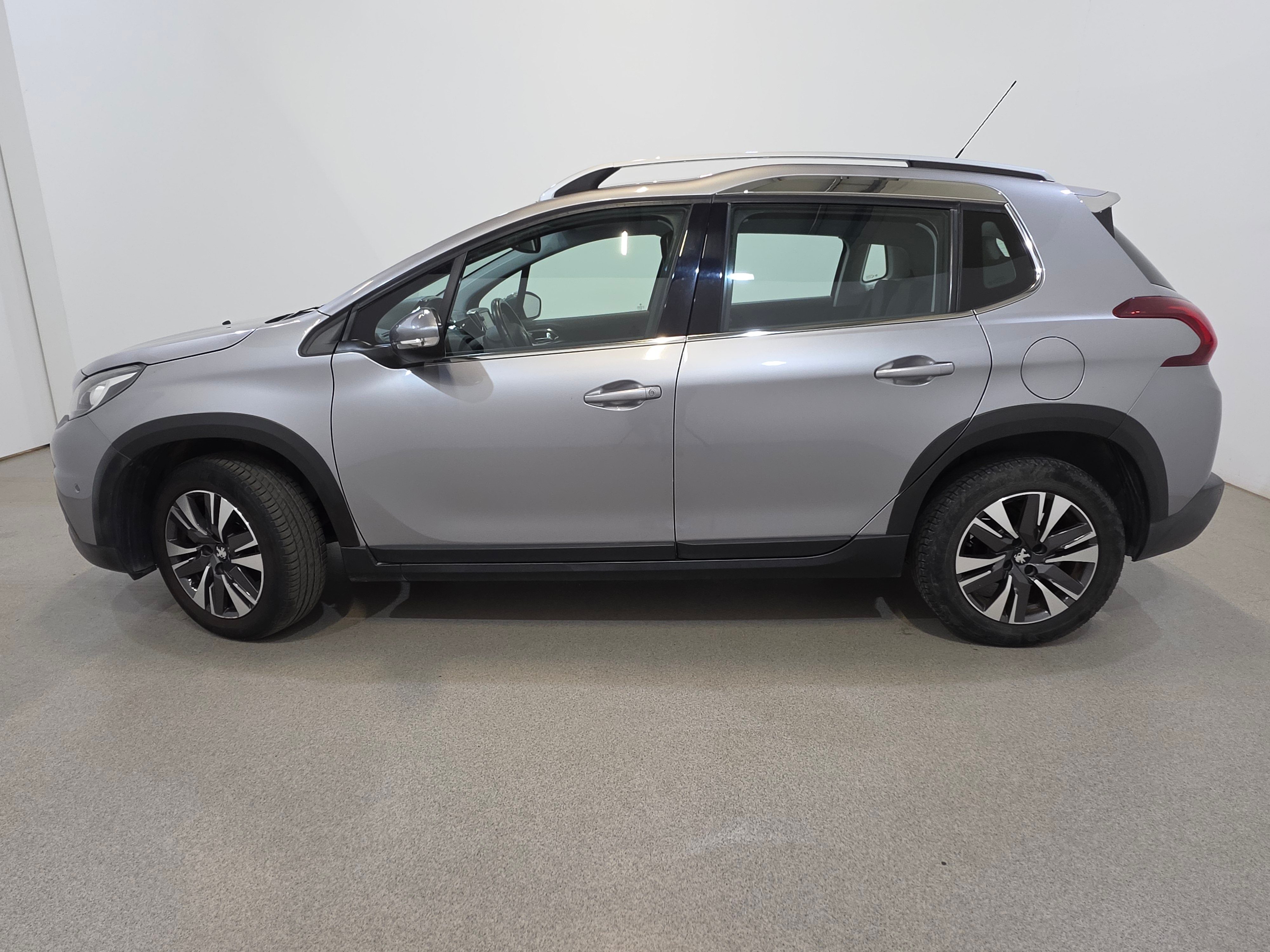 Peugeot 2008 1.2 PureTech Allure 2