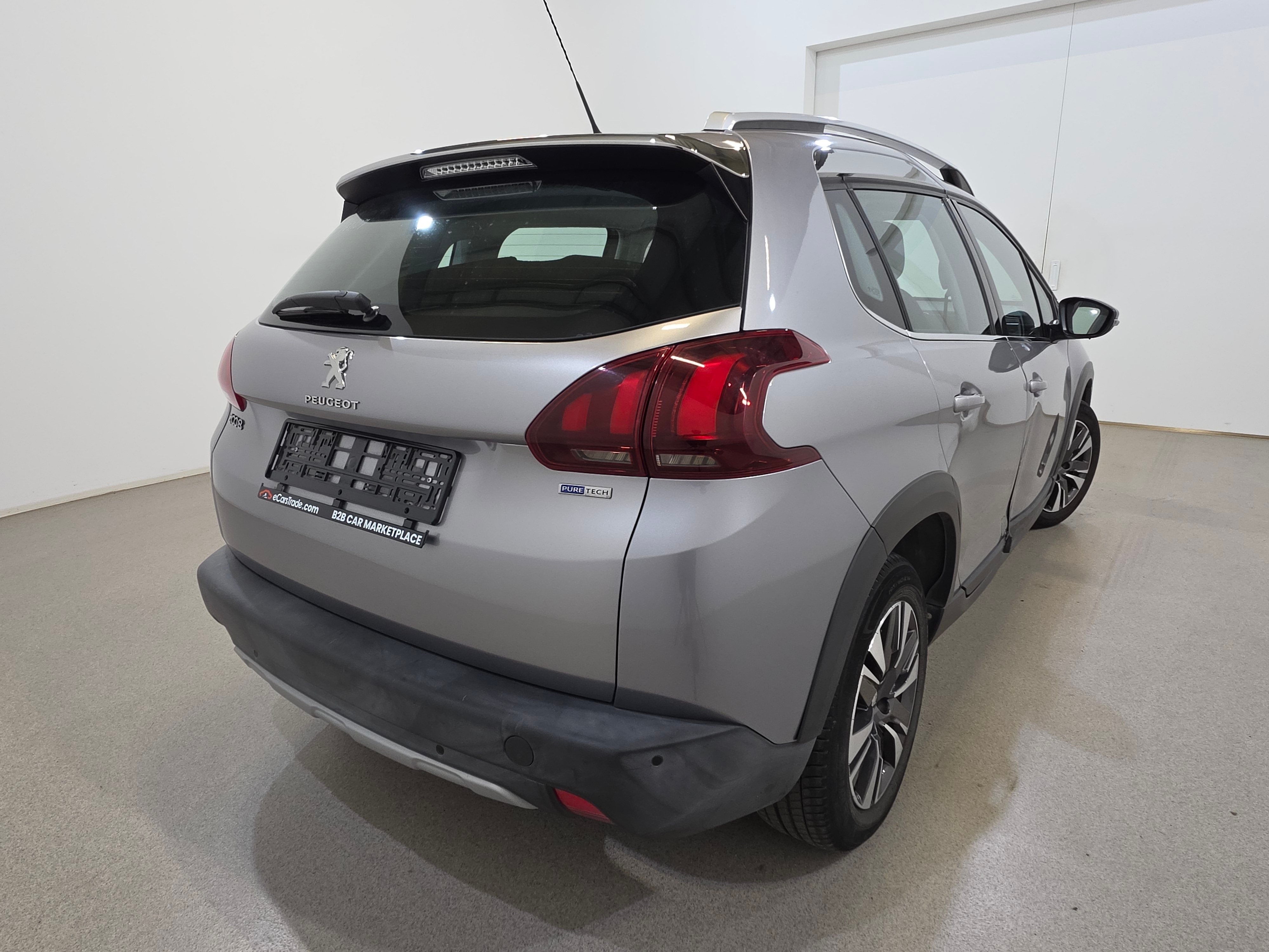 Peugeot 2008 1.2 PureTech Allure 4