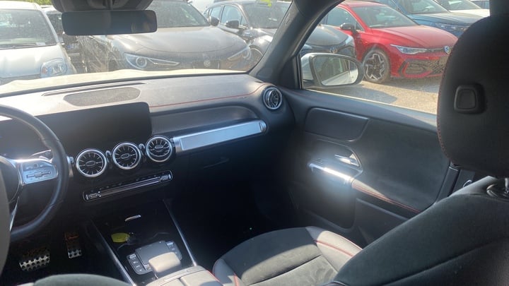 Mercedes-Benz EQB 300 AMG 4MATIC 7