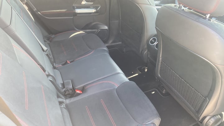 Mercedes-Benz EQB 300 AMG 4MATIC 8