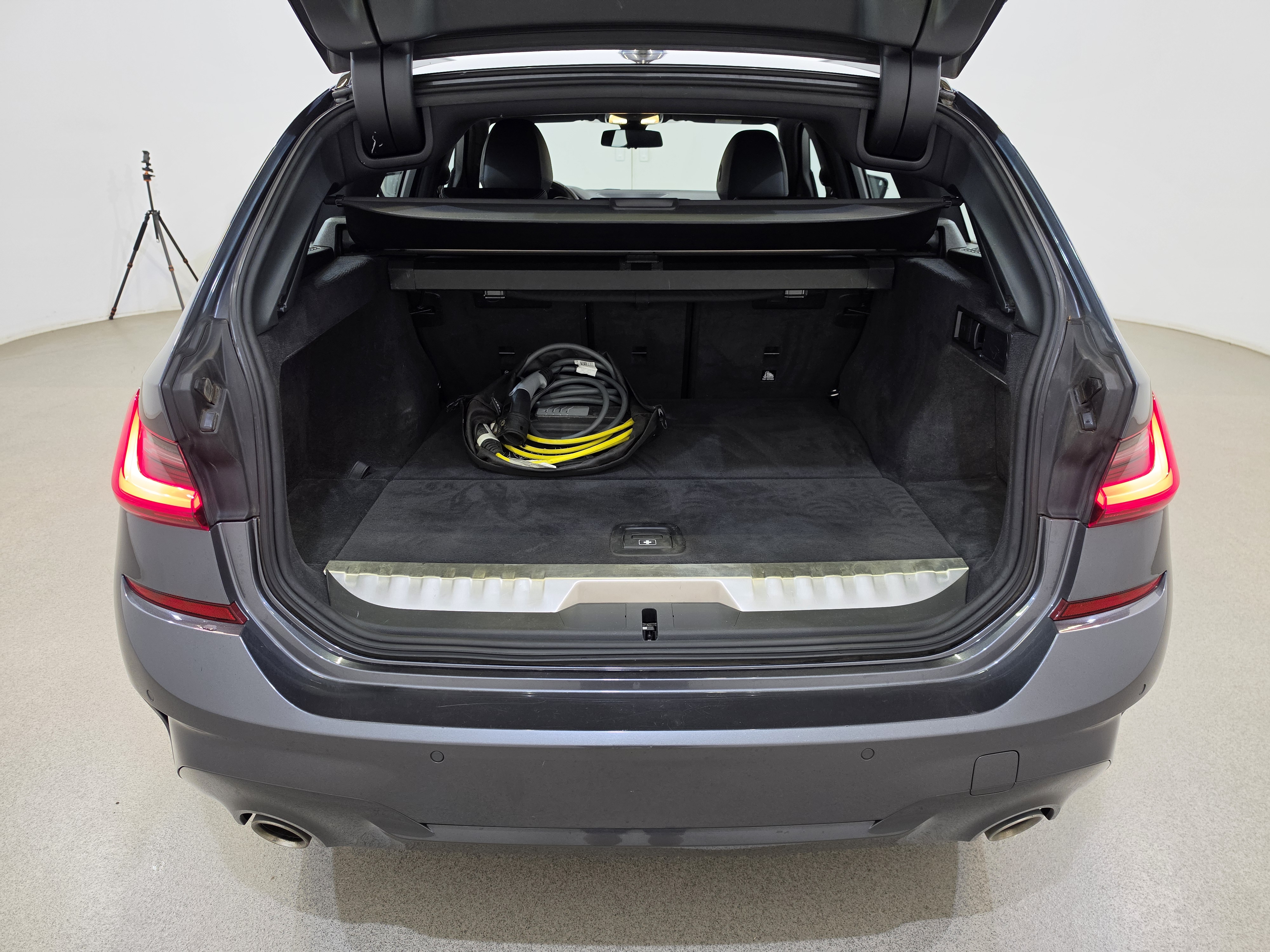 BMW 320e Plug-In Hybrid M-Sport 16