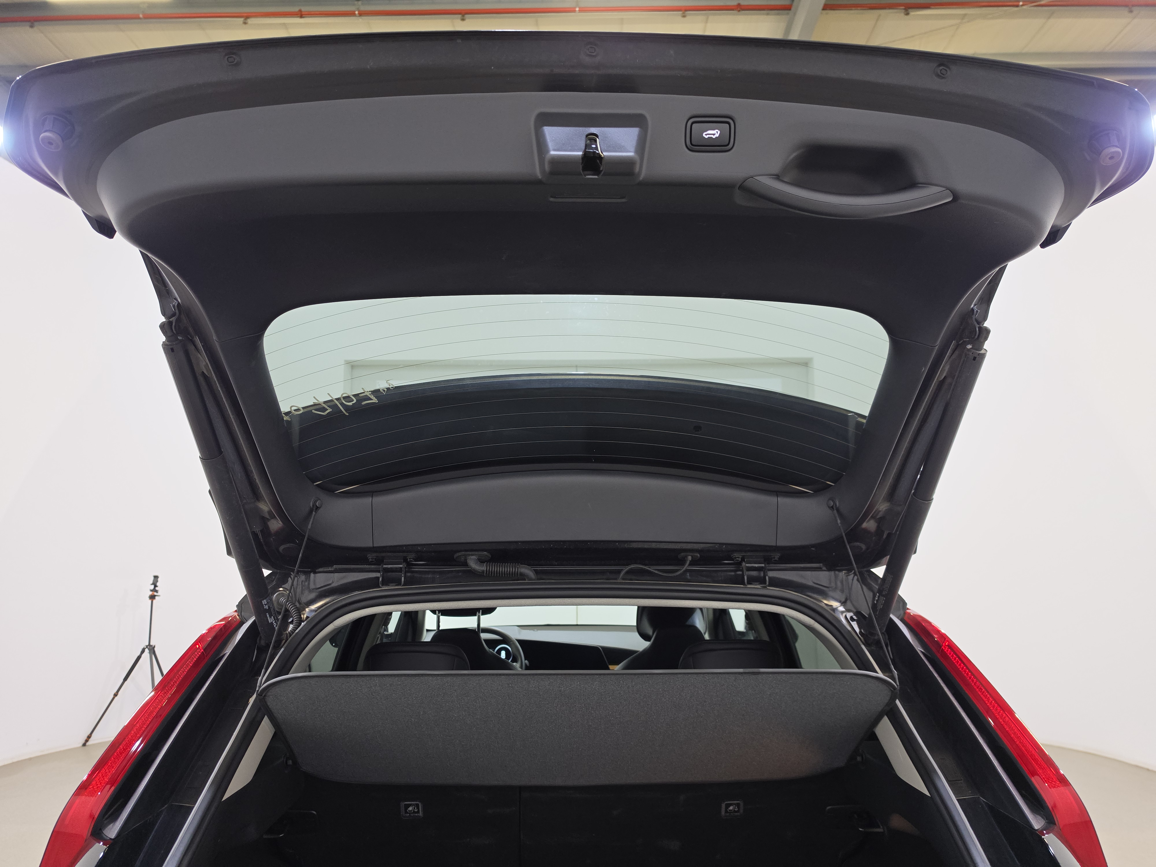 Kia Niro 1.6 GDI Hybrid Premium 16