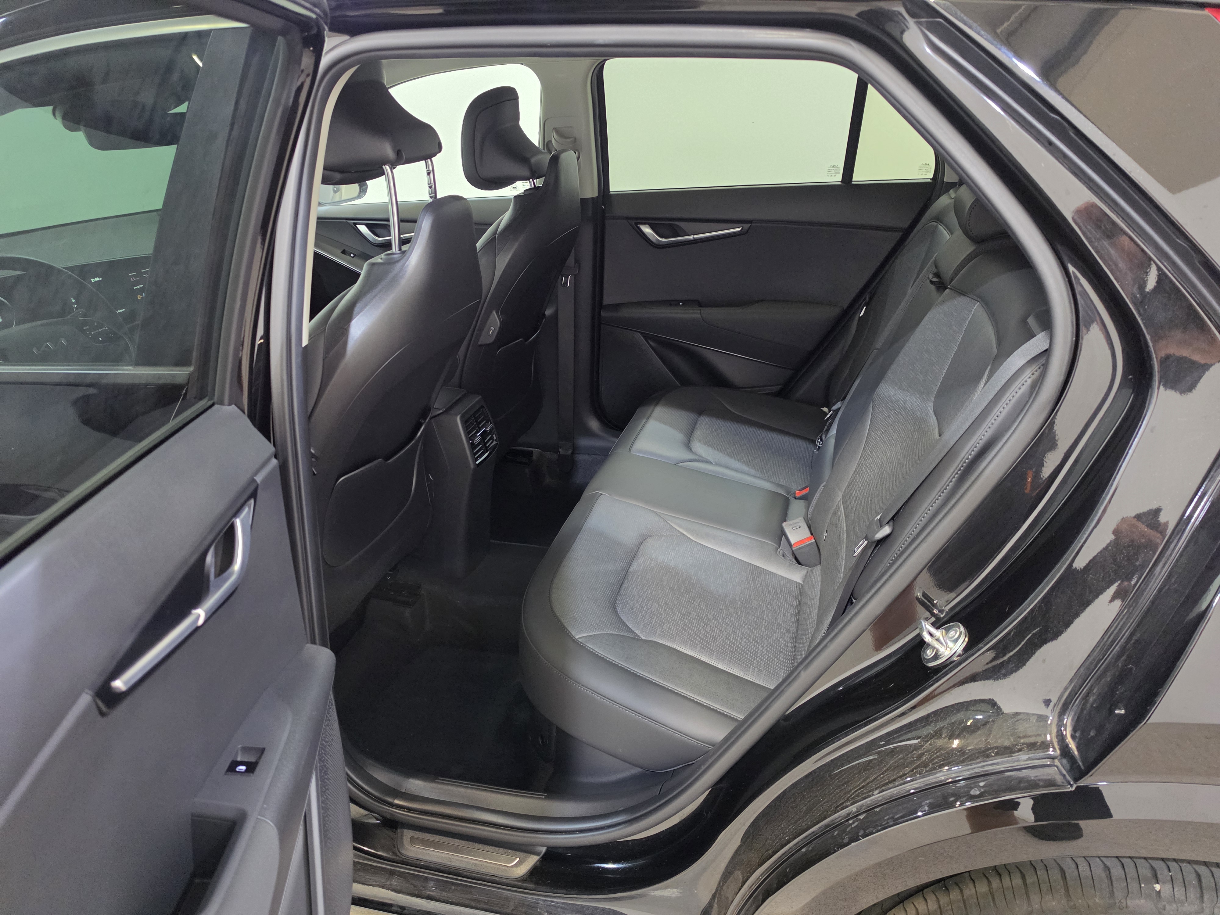 Kia Niro 1.6 GDI Hybrid Premium 12