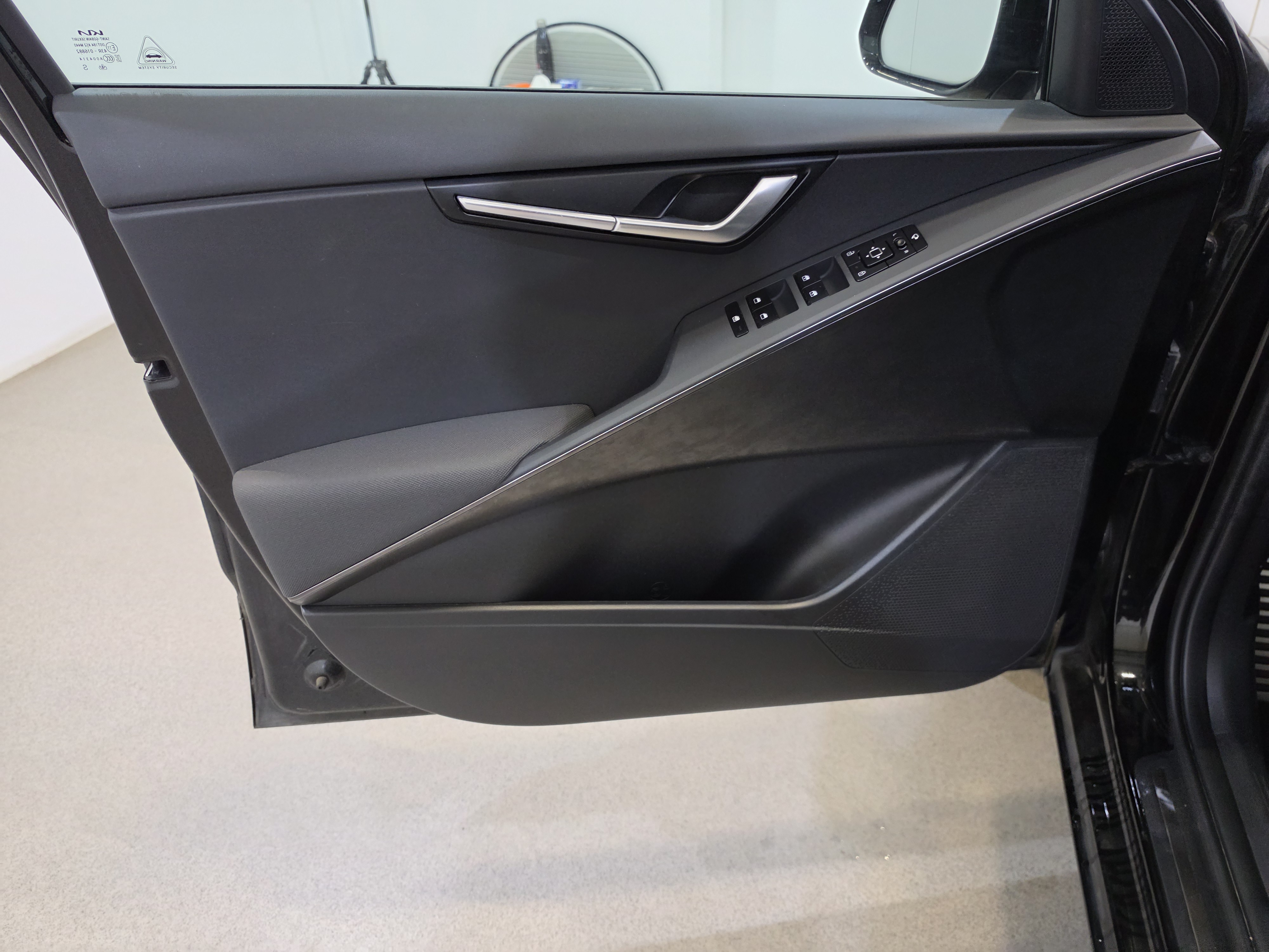 Kia Niro 1.6 GDI Hybrid Premium 18