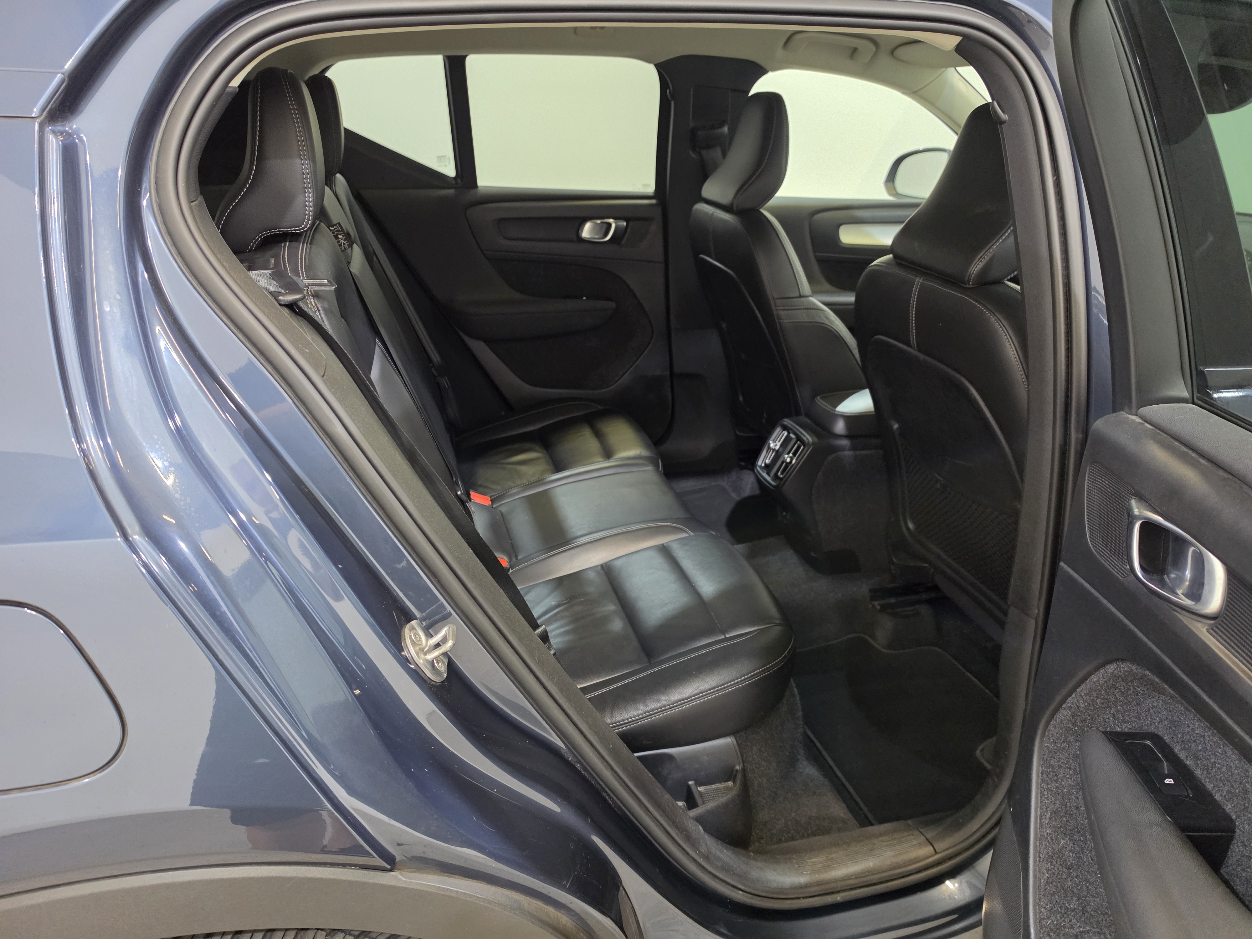 Volvo XC40 2.0 B4 AWD 13
