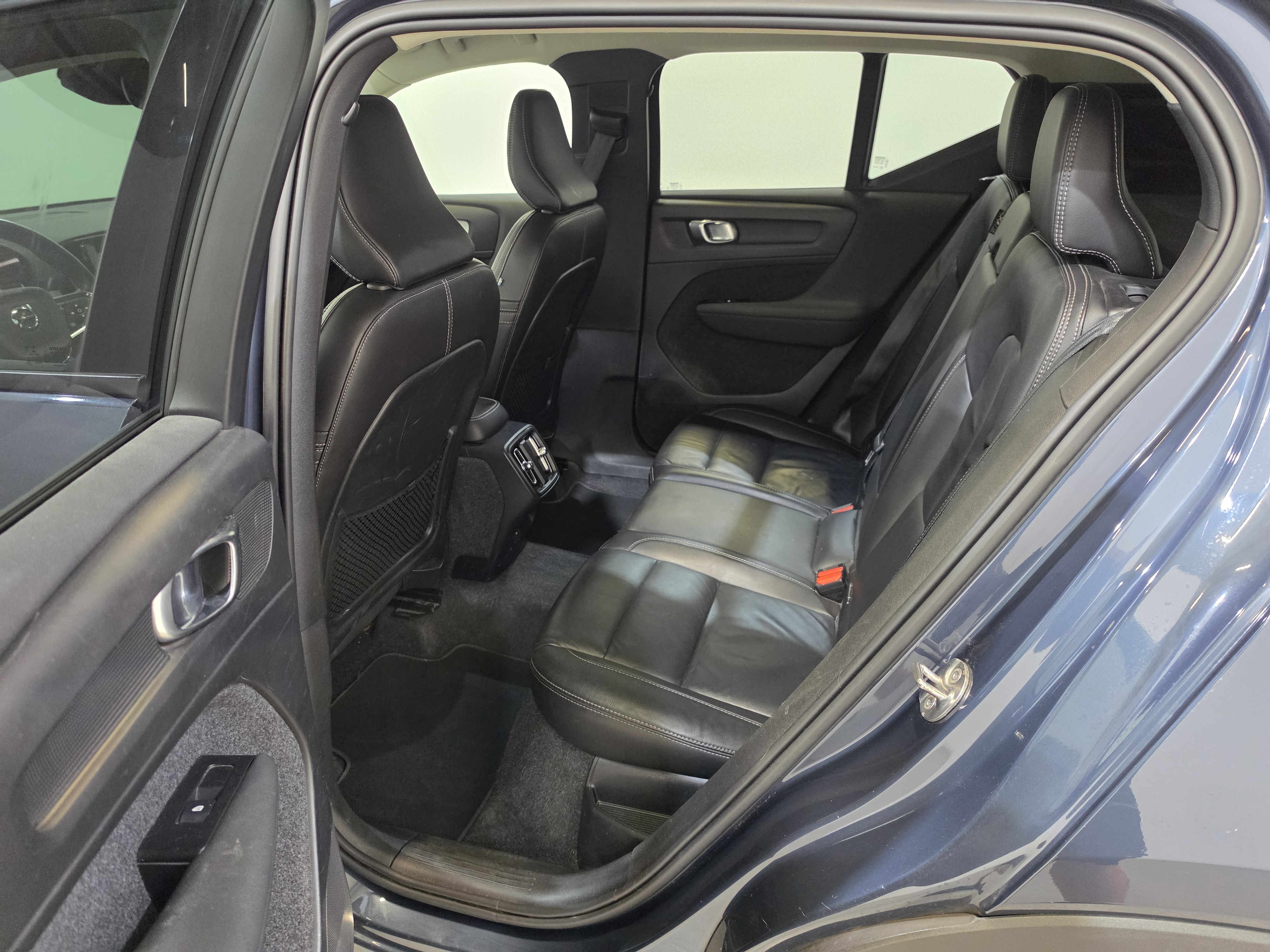 Volvo XC40 2.0 B4 AWD 12