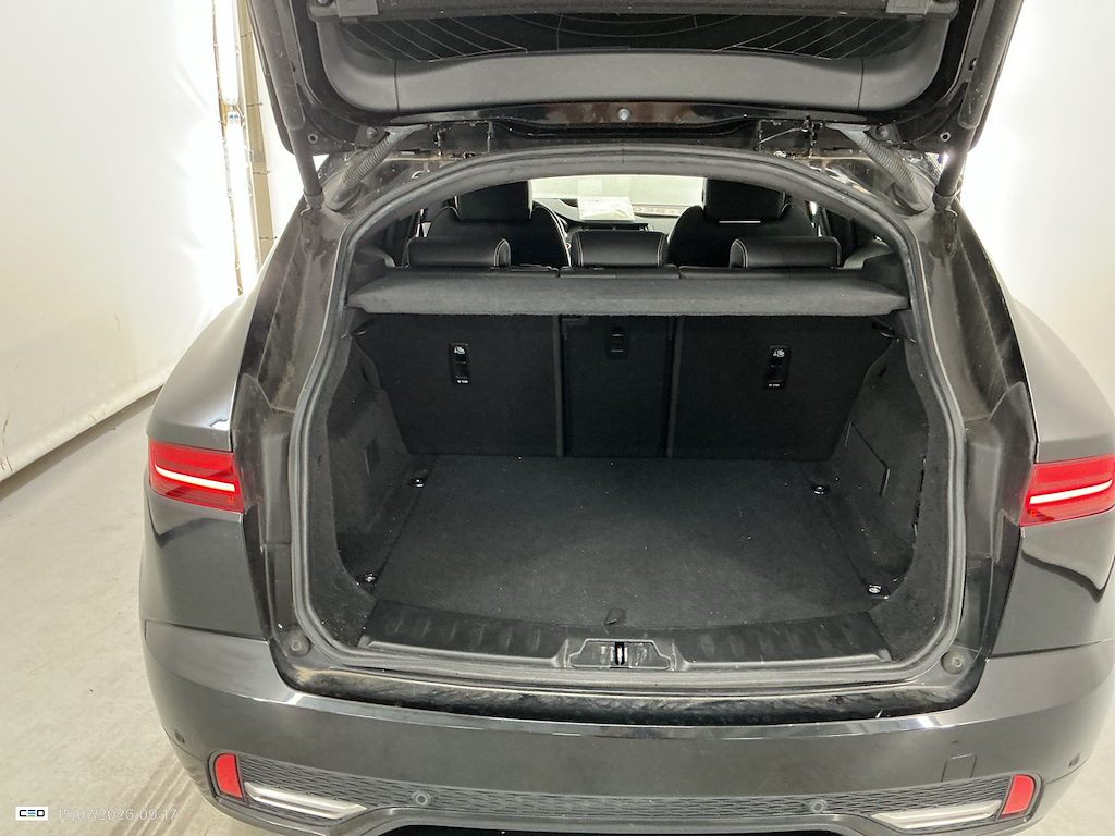 Jaguar E-Pace P300e Plug-In Hybrid R-Dynamic 9