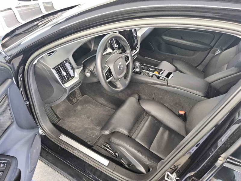 Volvo V60 2.0 T6 Plug-In Hybrid Plus Dark AWD 5