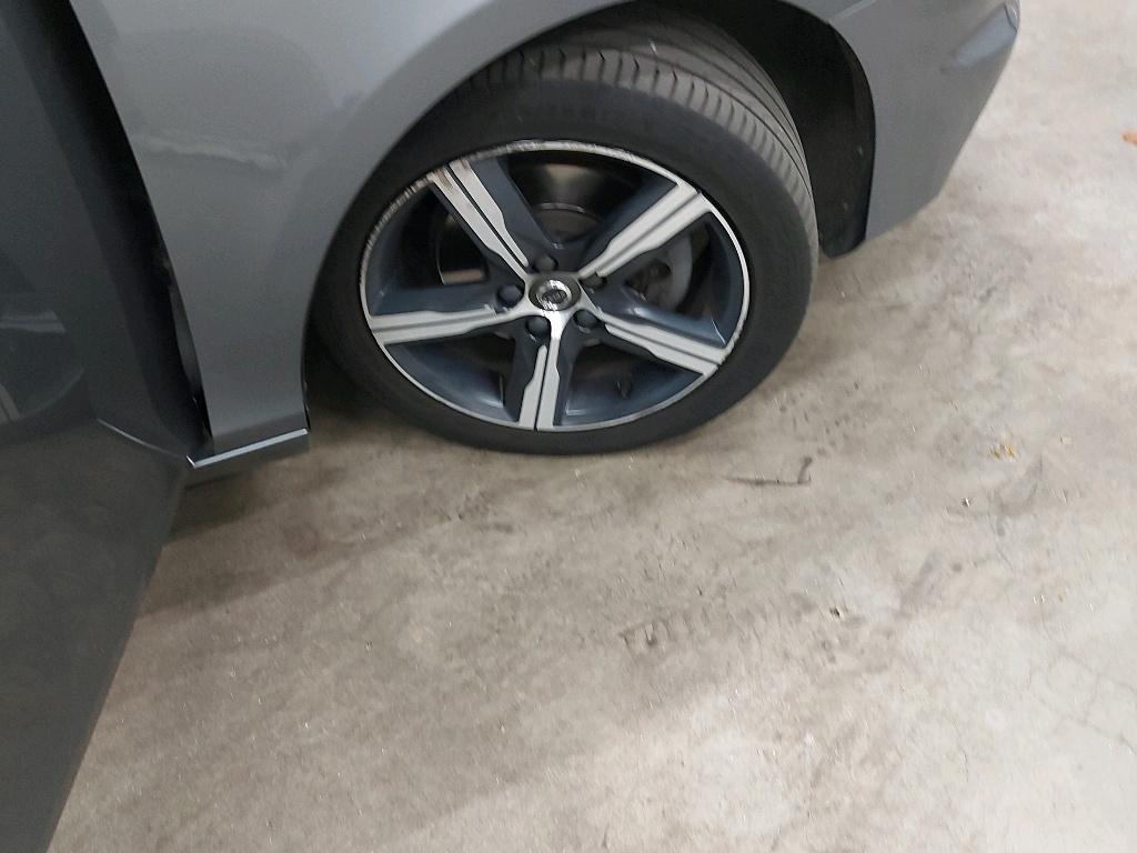 Volvo V40 2.0 T2 R-Design 29