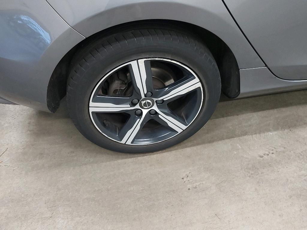 Volvo V40 2.0 T2 R-Design 28