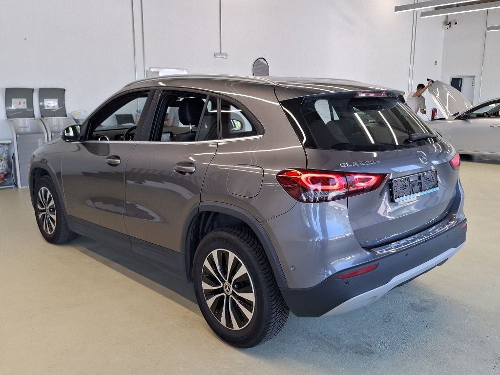 Mercedes-Benz GLA 200d 4