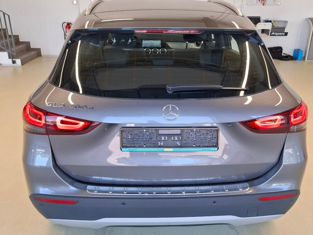 Mercedes-Benz GLA 200d 6