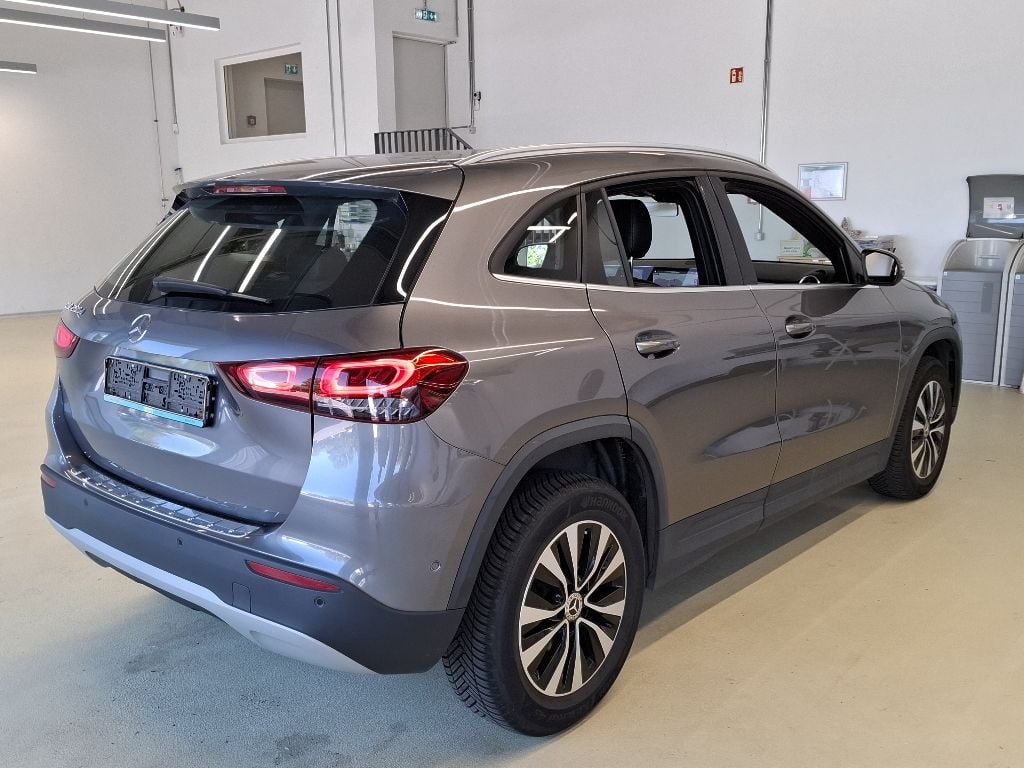 Mercedes-Benz GLA 200d 3