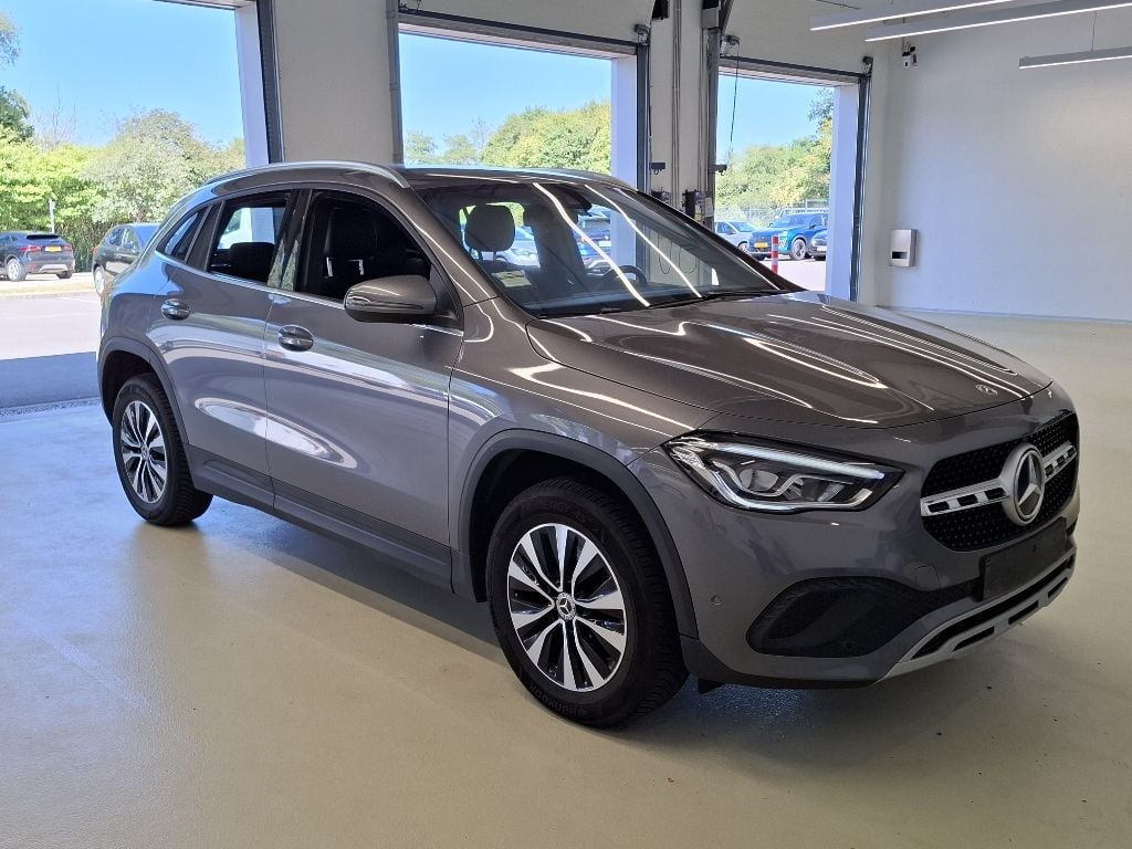Mercedes-Benz GLA 200d 2