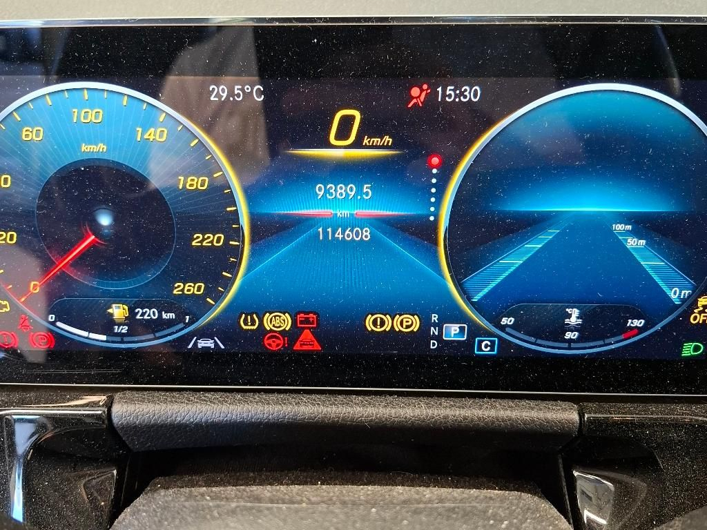 Mercedes-Benz GLA 200d 13