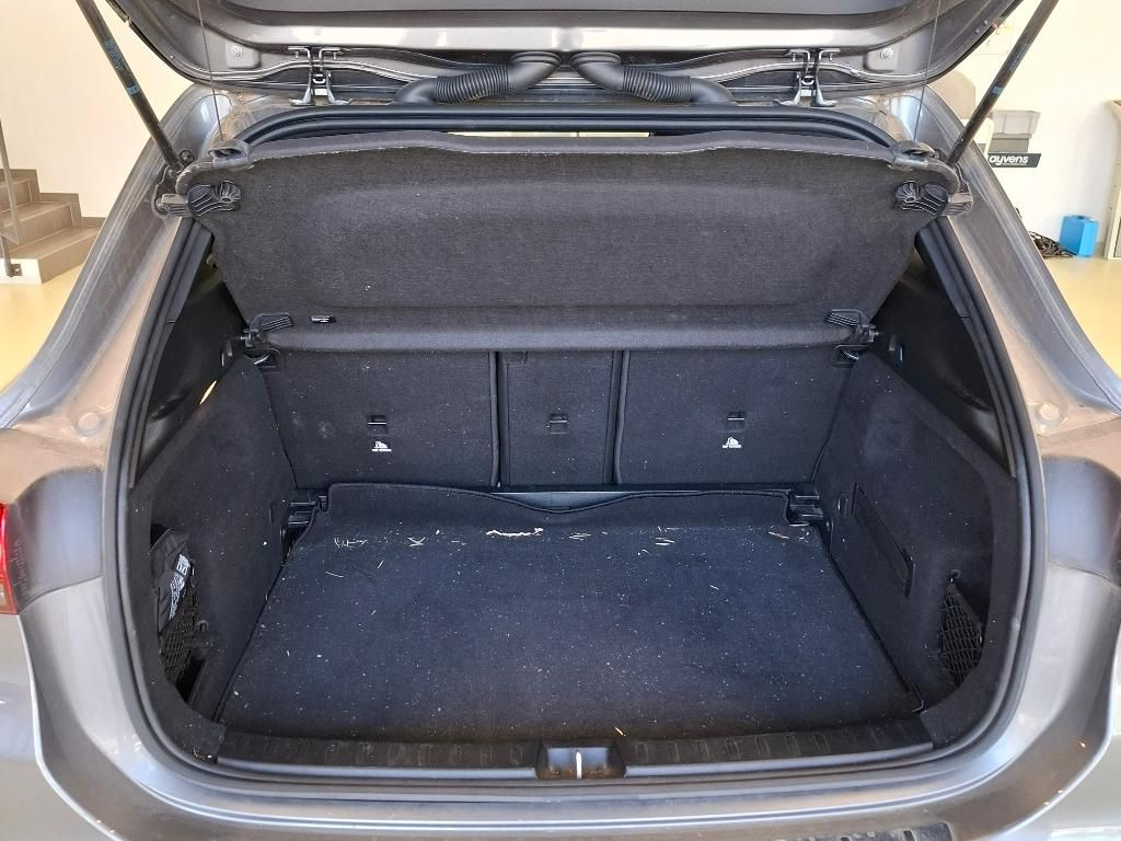 Mercedes-Benz GLA 200d 11