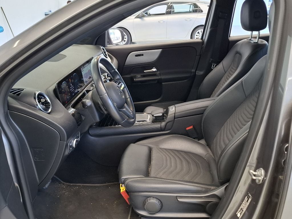 Mercedes-Benz GLA 200d 7