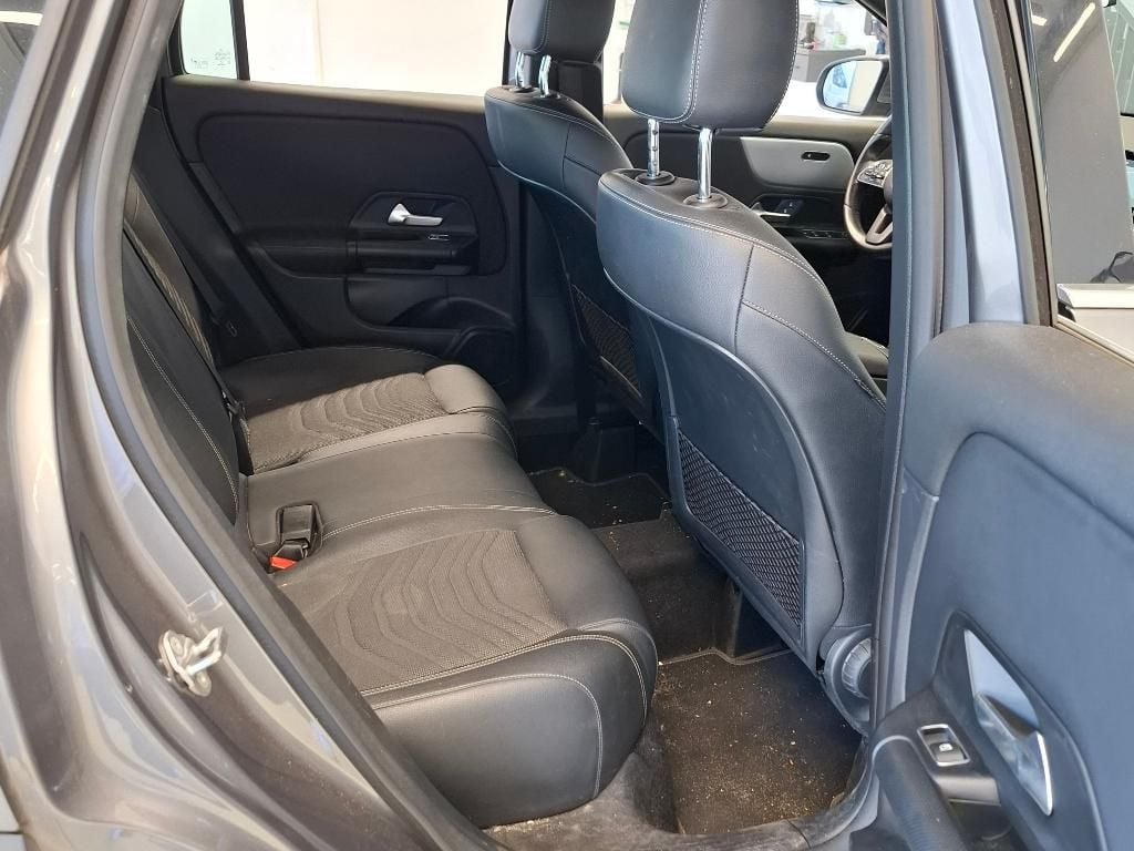 Mercedes-Benz GLA 200d 10