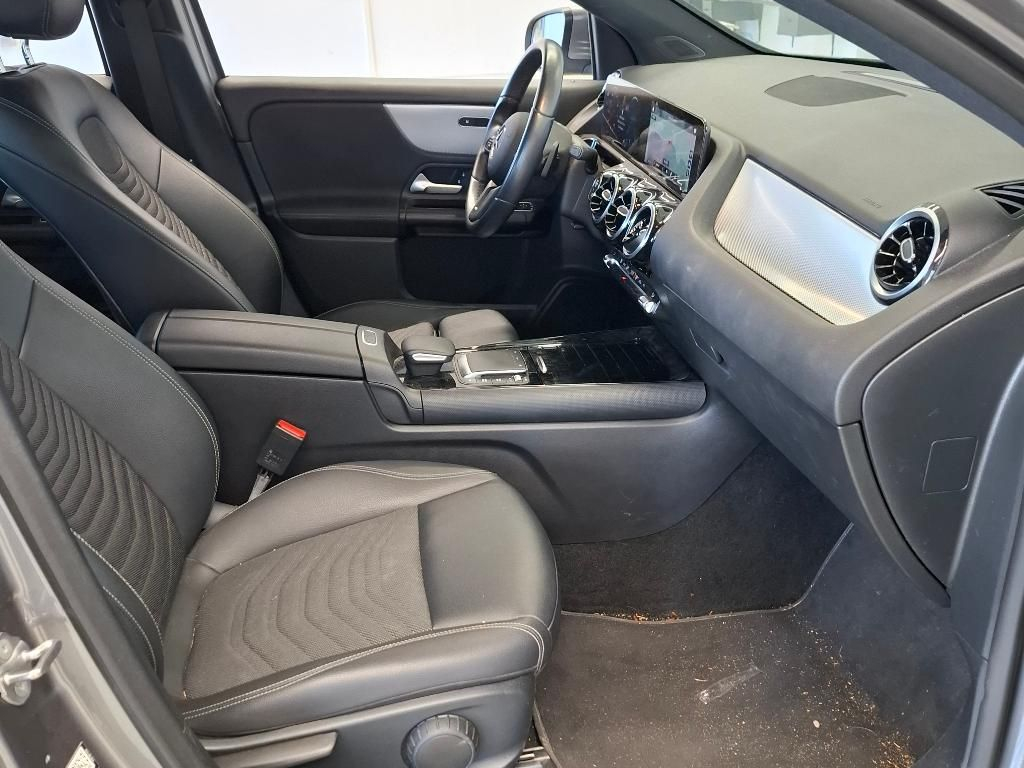 Mercedes-Benz GLA 200d 9