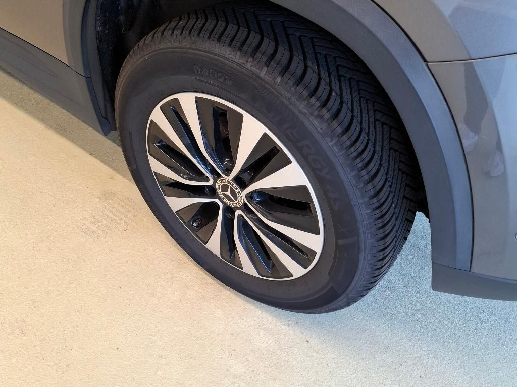 Mercedes-Benz GLA 200d 32