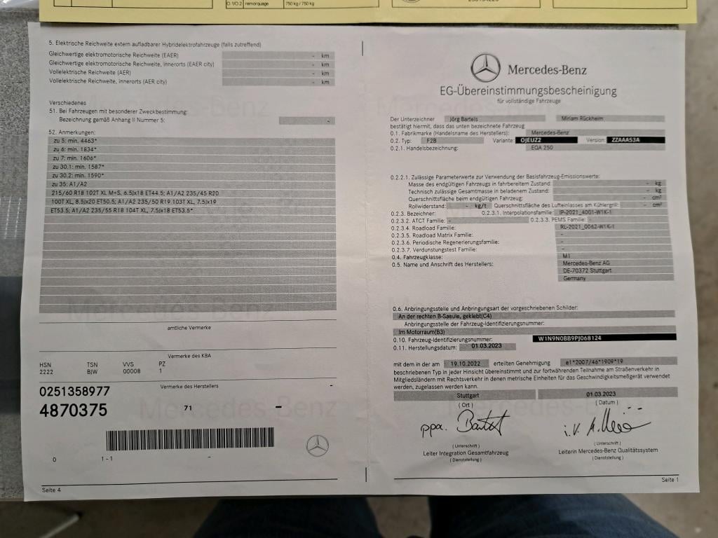 Mercedes-Benz EQA 250 12