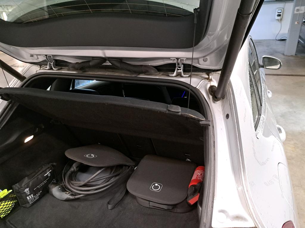 Mercedes-Benz EQA 250 26
